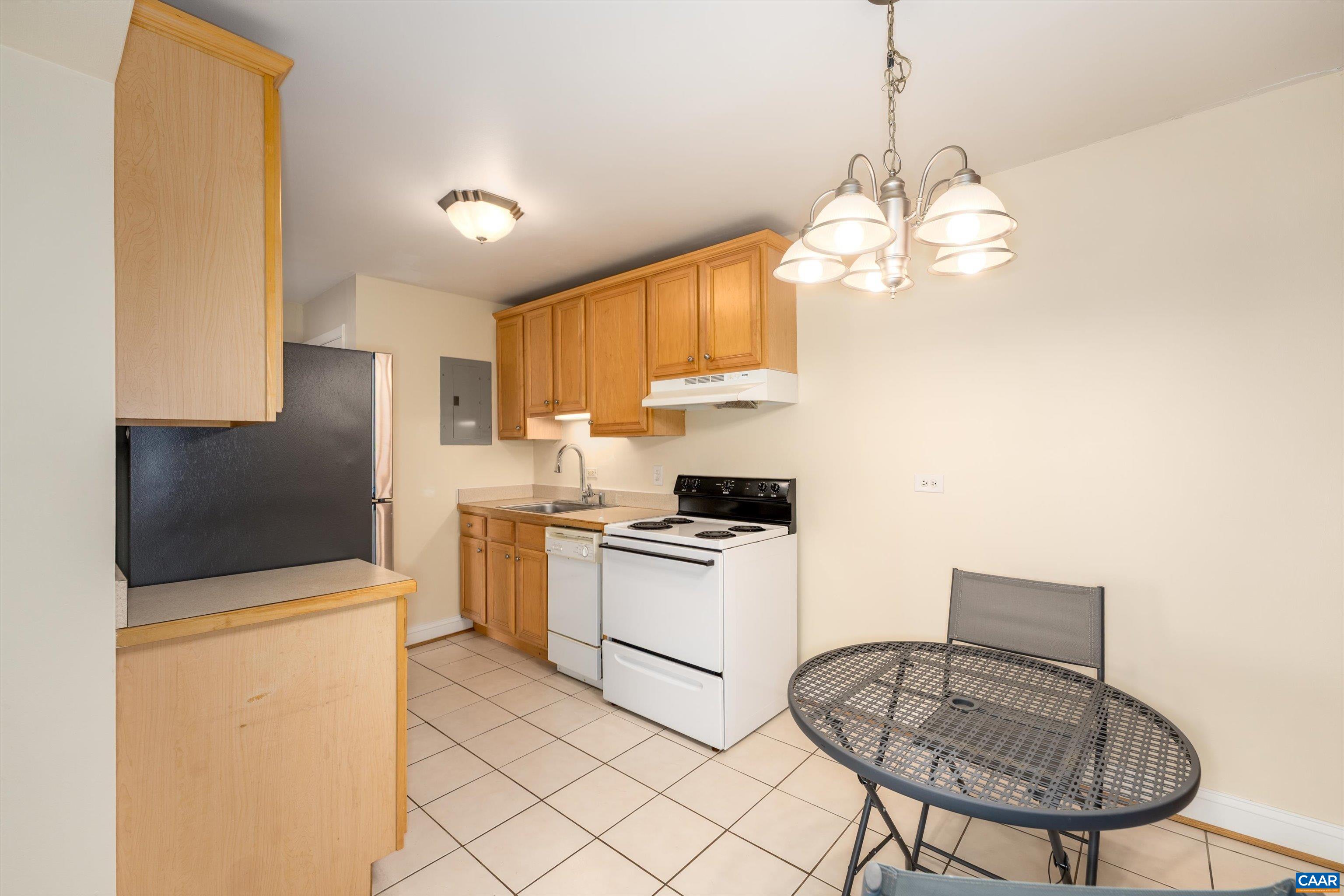 1800 JEFFERSON PARK AVE, CHARLOTTESVILLE, Virginia 22903, 1 Bedroom Bedrooms, ,1 BathroomBathrooms,Residential,1800 Jefferson Park Avenue #5,1800 JEFFERSON PARK AVE,679158 MLS # 679158