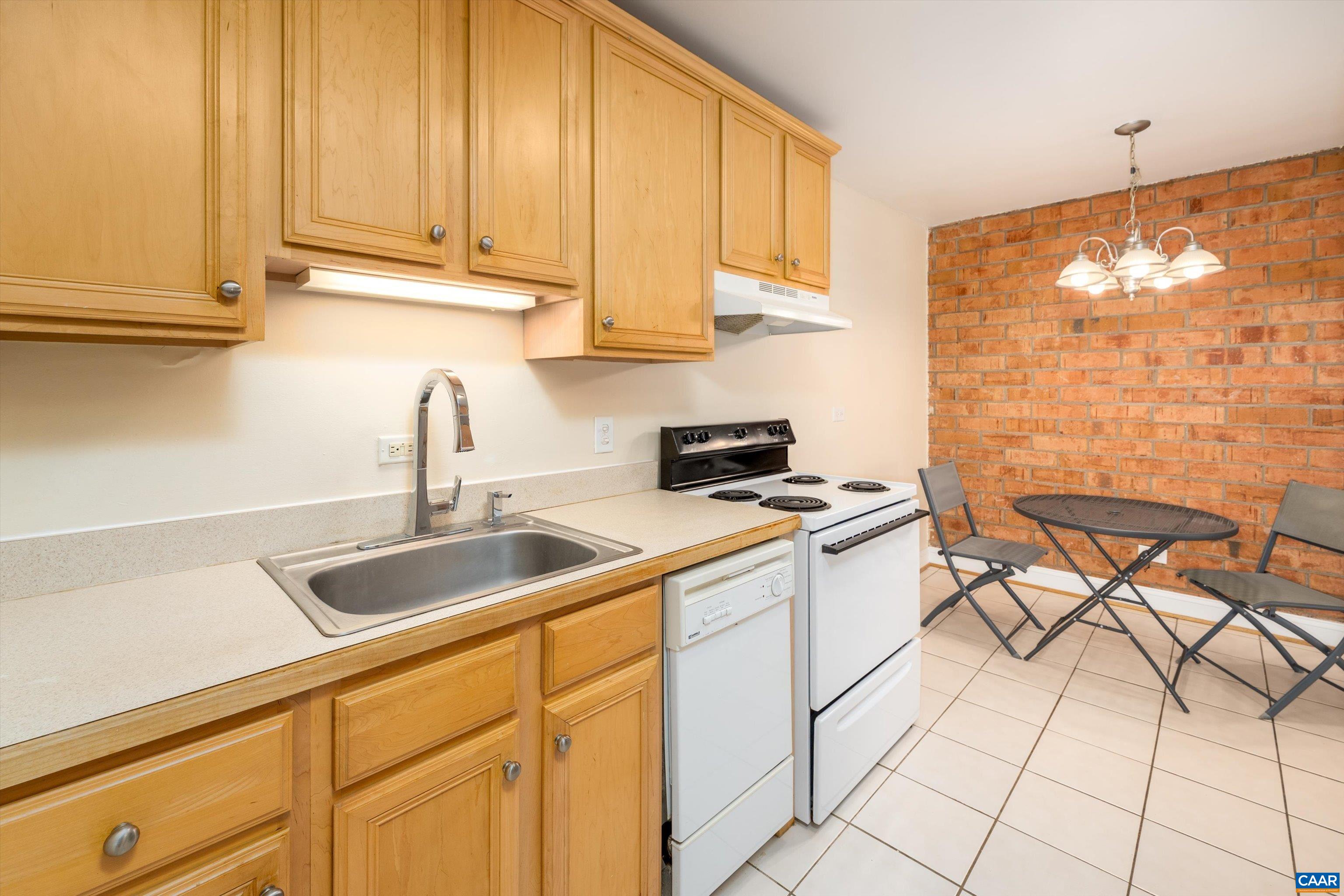 1800 JEFFERSON PARK AVE, CHARLOTTESVILLE, Virginia 22903, 1 Bedroom Bedrooms, ,1 BathroomBathrooms,Residential,1800 Jefferson Park Avenue #5,1800 JEFFERSON PARK AVE,679158 MLS # 679158