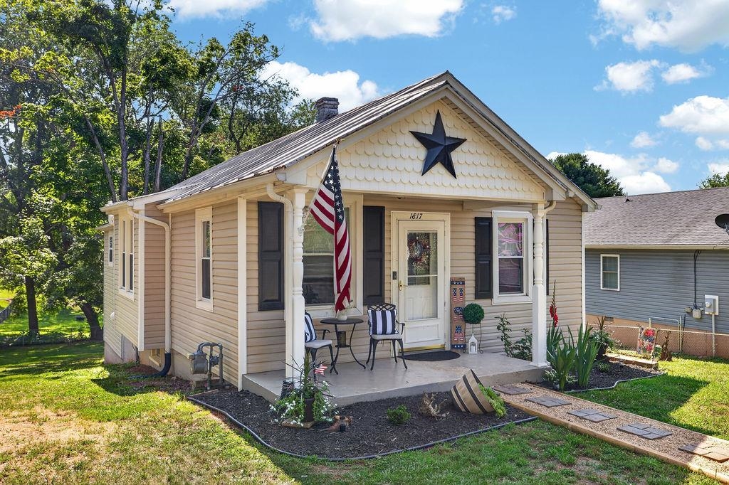 1817 ORCHARD LN, STAUNTON, Virginia 24401, 3 Bedrooms Bedrooms, ,1 BathroomBathrooms,Residential,1817 ORCHARD LN,679159 MLS # 679159