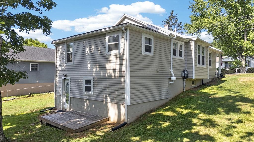1817 ORCHARD LN, STAUNTON, Virginia 24401, 3 Bedrooms Bedrooms, ,1 BathroomBathrooms,Residential,1817 ORCHARD LN,679159 MLS # 679159