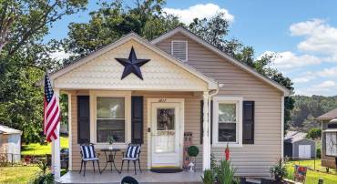 1817 ORCHARD LN, STAUNTON, Virginia 24401, 3 Bedrooms Bedrooms, ,1 BathroomBathrooms,Residential,1817 ORCHARD LN,679159 MLS # 679159