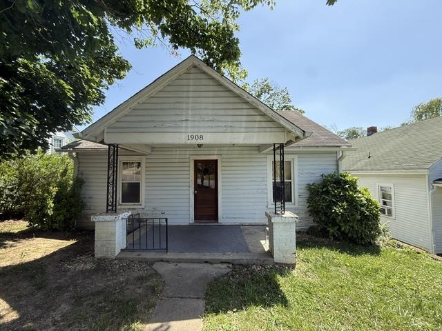 1908 FIRST CT, STAUNTON, Virginia 24401, 2 Bedrooms Bedrooms, ,1 BathroomBathrooms,Residential,1908 FIRST CT,679160 MLS # 679160
