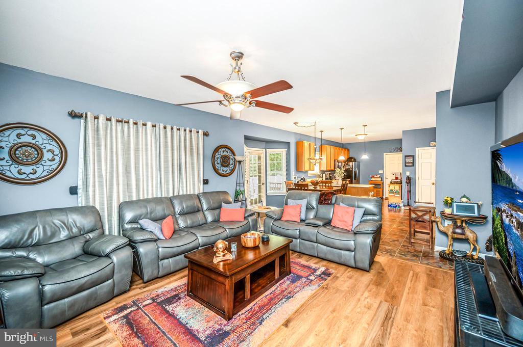 4203 HIDDEN OAK LN, BEALETON, Virginia 22712, 5 Bedrooms Bedrooms, ,3 BathroomsBathrooms,Residential,4203 HIDDEN OAK LN,VAFQ2022812 MLS # VAFQ2022812