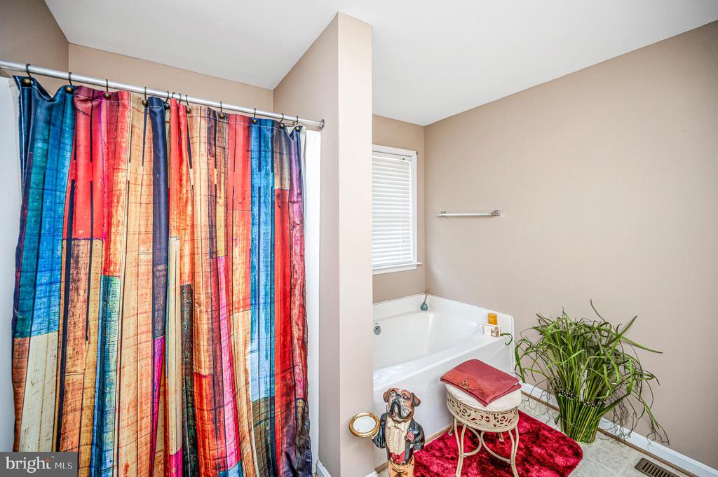 4203 HIDDEN OAK LN, BEALETON, Virginia 22712, 5 Bedrooms Bedrooms, ,3 BathroomsBathrooms,Residential,4203 HIDDEN OAK LN,VAFQ2022812 MLS # VAFQ2022812