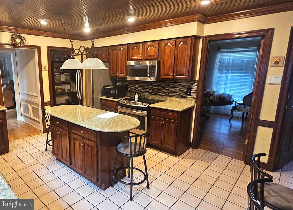 12210 DELL WAY, FREDERICKSBURG, Virginia 22407, 4 Bedrooms Bedrooms, ,3 BathroomsBathrooms,Residential,12210 DELL WAY,VASP2043150 MLS # VASP2043150