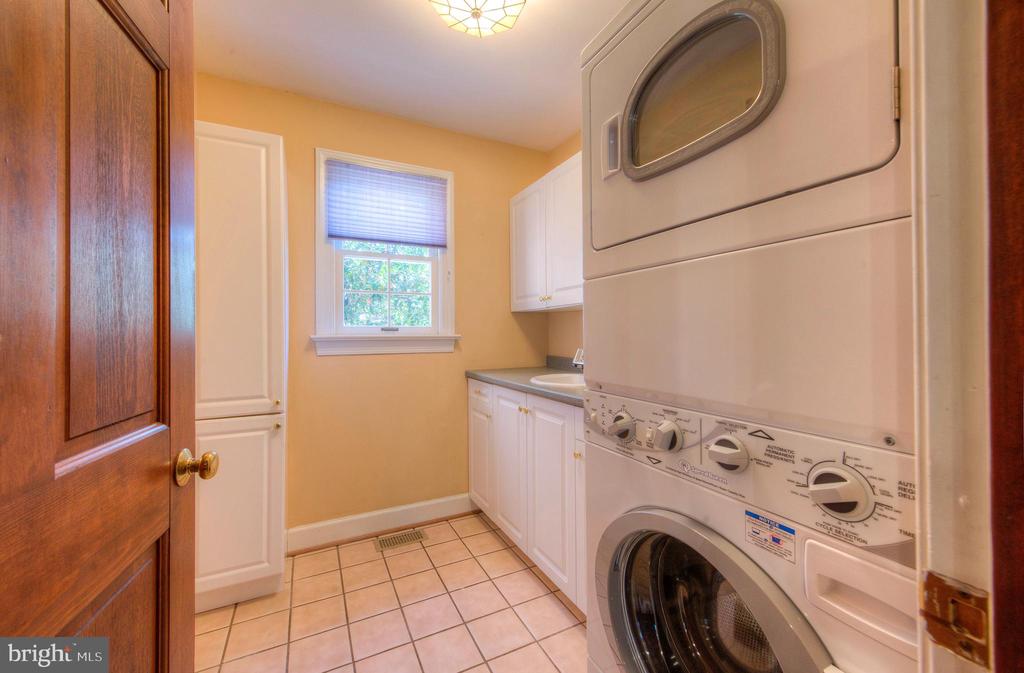 12210 DELL WAY, FREDERICKSBURG, Virginia 22407, 4 Bedrooms Bedrooms, ,3 BathroomsBathrooms,Residential,12210 DELL WAY,VASP2043150 MLS # VASP2043150