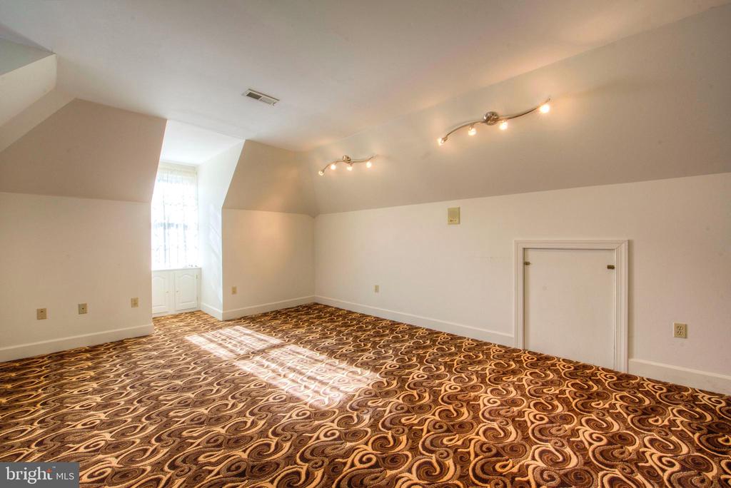 12210 DELL WAY, FREDERICKSBURG, Virginia 22407, 4 Bedrooms Bedrooms, ,3 BathroomsBathrooms,Residential,12210 DELL WAY,VASP2043150 MLS # VASP2043150