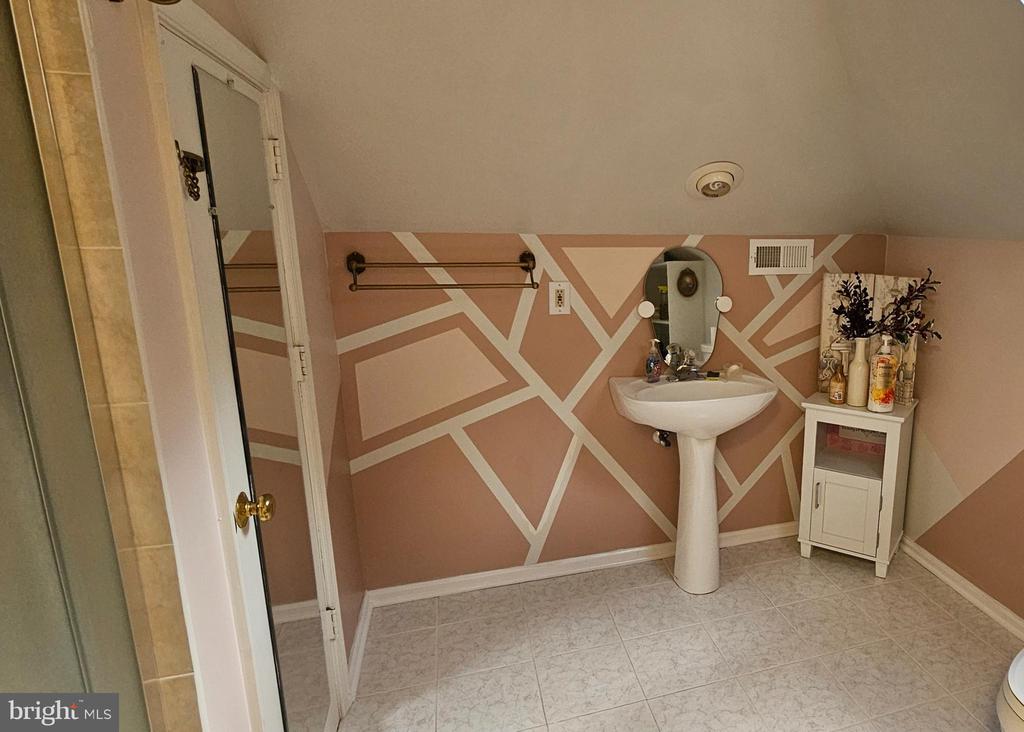 12210 DELL WAY, FREDERICKSBURG, Virginia 22407, 4 Bedrooms Bedrooms, ,3 BathroomsBathrooms,Residential,12210 DELL WAY,VASP2043150 MLS # VASP2043150