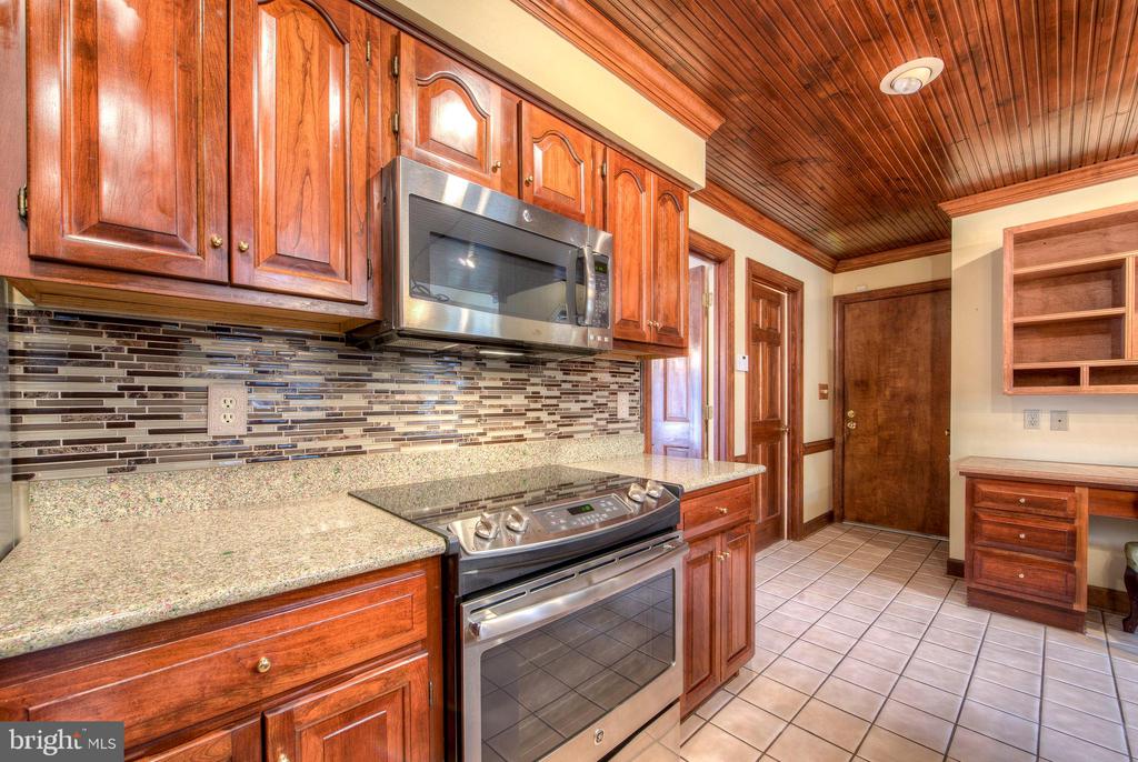 12210 DELL WAY, FREDERICKSBURG, Virginia 22407, 4 Bedrooms Bedrooms, ,3 BathroomsBathrooms,Residential,12210 DELL WAY,VASP2043150 MLS # VASP2043150