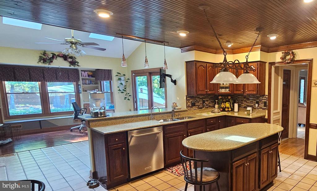 12210 DELL WAY, FREDERICKSBURG, Virginia 22407, 4 Bedrooms Bedrooms, ,3 BathroomsBathrooms,Residential,12210 DELL WAY,VASP2043150 MLS # VASP2043150