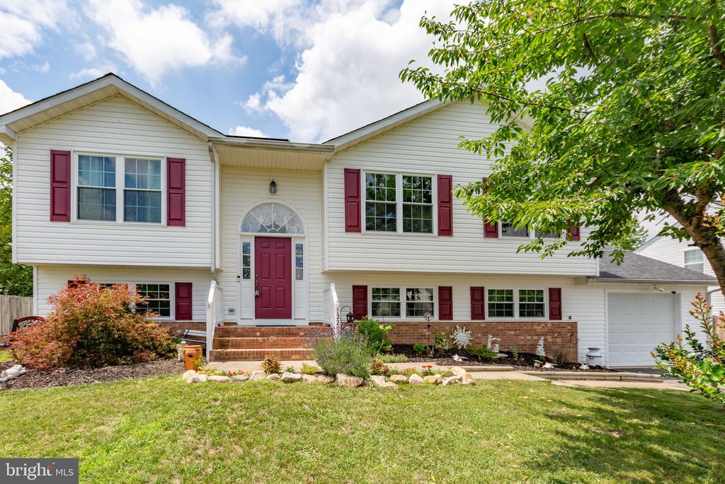12215 STONEHENGE DR, FREDERICKSBURG, Virginia 22407, 5 Bedrooms Bedrooms, ,3 BathroomsBathrooms,Residential,12215 STONEHENGE DR,VASP2042988 MLS # VASP2042988