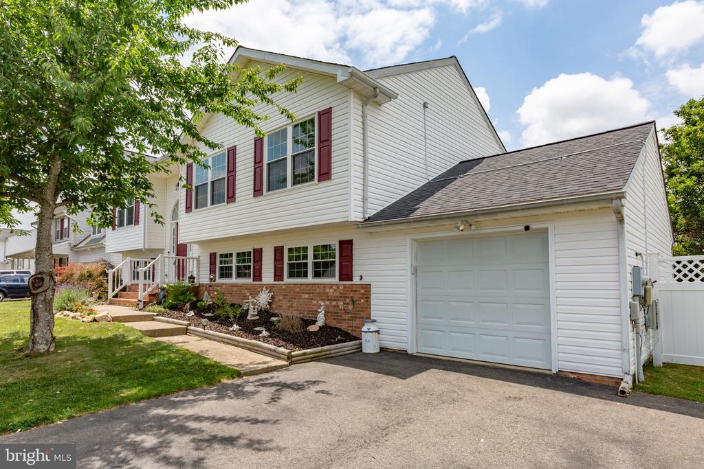 12215 STONEHENGE DR, FREDERICKSBURG, Virginia 22407, 5 Bedrooms Bedrooms, ,3 BathroomsBathrooms,Residential,12215 STONEHENGE DR,VASP2042988 MLS # VASP2042988