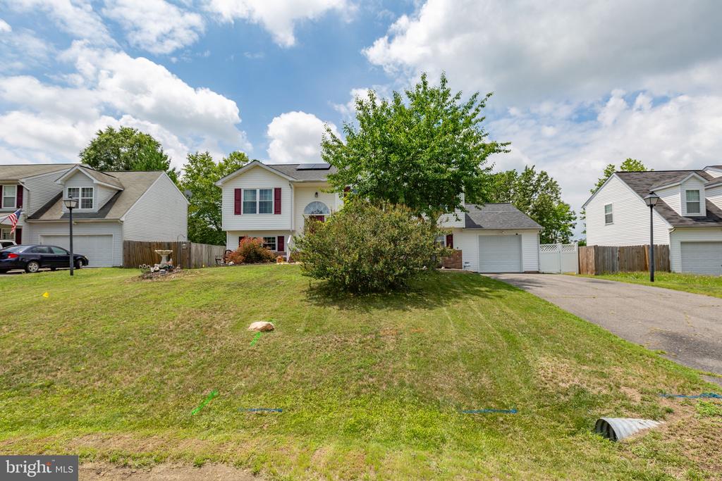 12215 STONEHENGE DR, FREDERICKSBURG, Virginia 22407, 5 Bedrooms Bedrooms, ,3 BathroomsBathrooms,Residential,12215 STONEHENGE DR,VASP2042988 MLS # VASP2042988