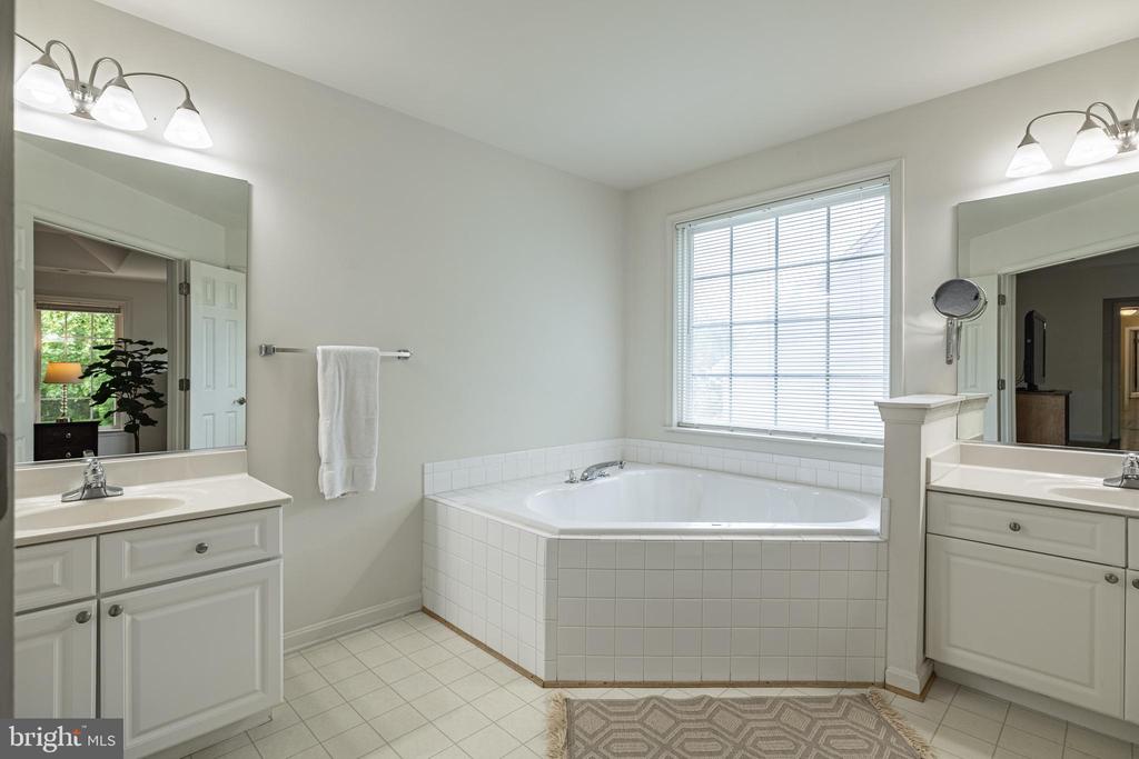 11004 PLUME CT, FREDERICKSBURG, Virginia 22407, 5 Bedrooms Bedrooms, ,3 BathroomsBathrooms,Residential,11004 PLUME CT,VASP2043516 MLS # VASP2043516