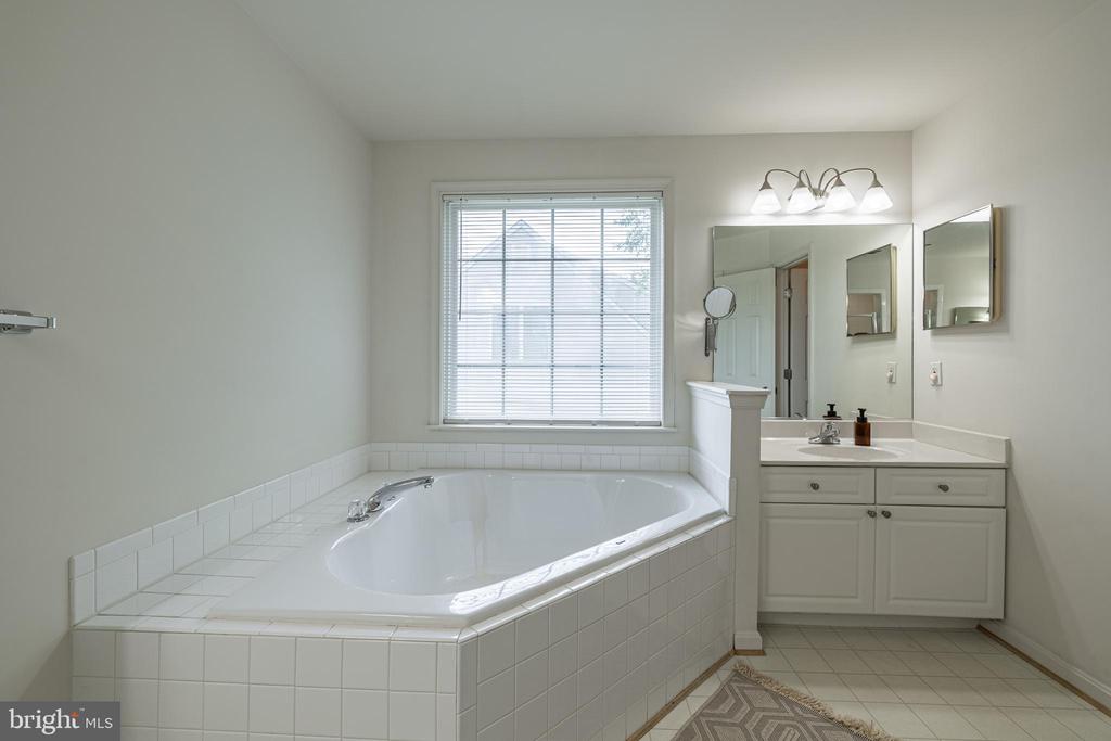 11004 PLUME CT, FREDERICKSBURG, Virginia 22407, 5 Bedrooms Bedrooms, ,3 BathroomsBathrooms,Residential,11004 PLUME CT,VASP2043516 MLS # VASP2043516