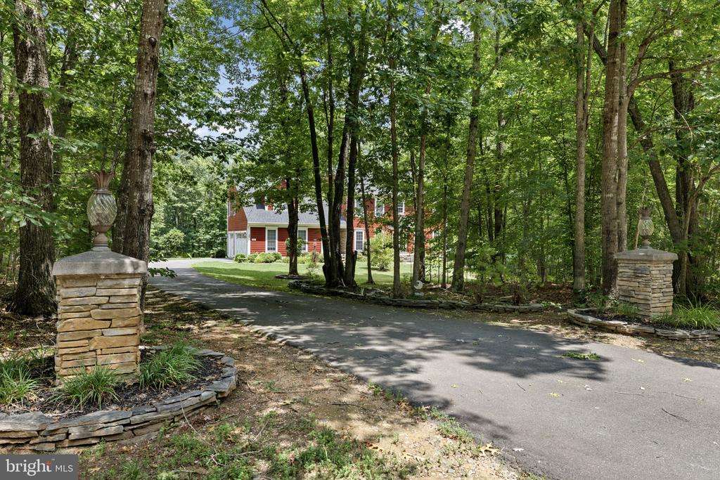 9631 NOTTOWAY LN, SPOTSYLVANIA, Virginia 22551, 5 Bedrooms Bedrooms, ,3 BathroomsBathrooms,Residential,9631 NOTTOWAY LN,VASP2043524 MLS # VASP2043524