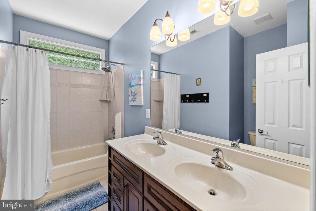 9631 NOTTOWAY LN, SPOTSYLVANIA, Virginia 22551, 5 Bedrooms Bedrooms, ,3 BathroomsBathrooms,Residential,9631 NOTTOWAY LN,VASP2043524 MLS # VASP2043524