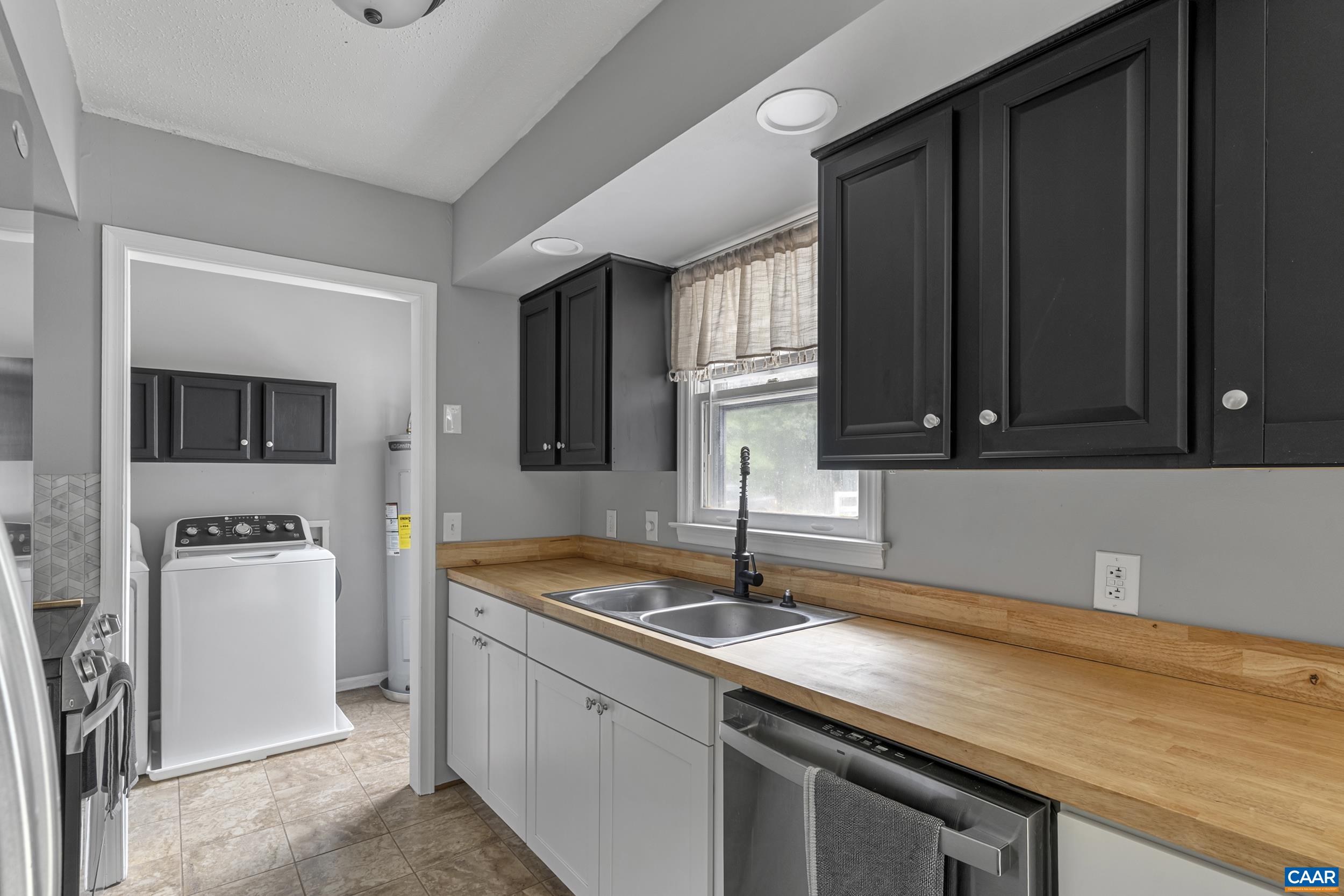95 B-A-H RD, SCOTTSVILLE, Virginia 24590, 3 Bedrooms Bedrooms, ,2 BathroomsBathrooms,Residential,95 B-A-H RD,679172 MLS # 679172 95 B-A-H RD, SCOTTSVILLE, Virginia 24590, 3 Bedrooms Bedrooms, ,2 BathroomsBathrooms,Residential,95 B-A-H RD,679172 MLS # 679172