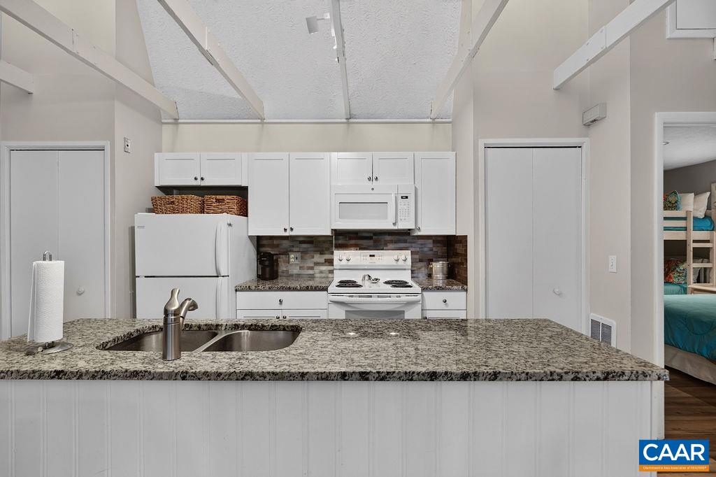 25 HICKORYNUT RD, WINTERGREEN RESORT, Virginia 22967, 2 Bedrooms Bedrooms, ,2 BathroomsBathrooms,Residential,25 HICKORYNUT RD,678251 MLS # 678251 25 HICKORYNUT RD, WINTERGREEN RESORT, Virginia 22967, 2 Bedrooms Bedrooms, ,2 BathroomsBathrooms,Residential,25 HICKORYNUT RD,678251 MLS # 678251