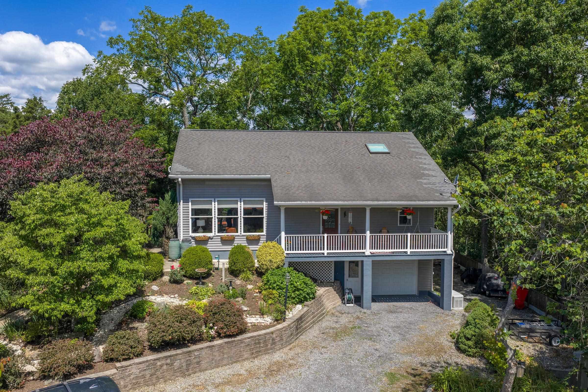 40 WEAVERS WAY, BUENA VISTA, Virginia 24416, 3 Bedrooms Bedrooms, ,4 BathroomsBathrooms,Residential,40 Weavers Way Buena Vista, VA 24416,40 WEAVERS WAY,679179 MLS # 679179