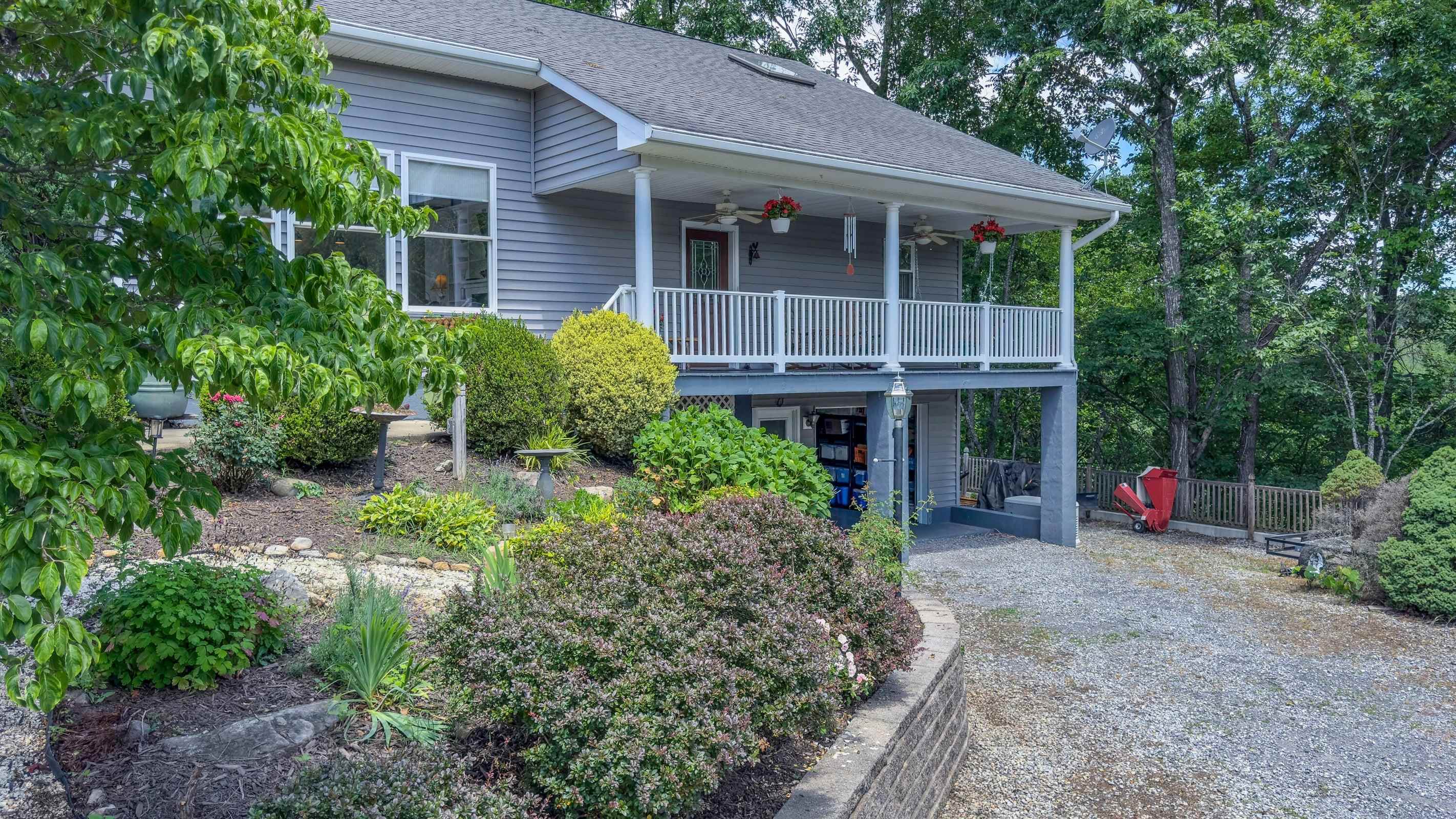 40 WEAVERS WAY, BUENA VISTA, Virginia 24416, 3 Bedrooms Bedrooms, ,4 BathroomsBathrooms,Residential,40 Weavers Way Buena Vista, VA 24416,40 WEAVERS WAY,679179 MLS # 679179 40 WEAVERS WAY, BUENA VISTA, Virginia 24416, 3 Bedrooms Bedrooms, ,4 BathroomsBathrooms,Residential,40 Weavers Way Buena Vista, VA 24416,40 WEAVERS WAY,679179 MLS # 679179
