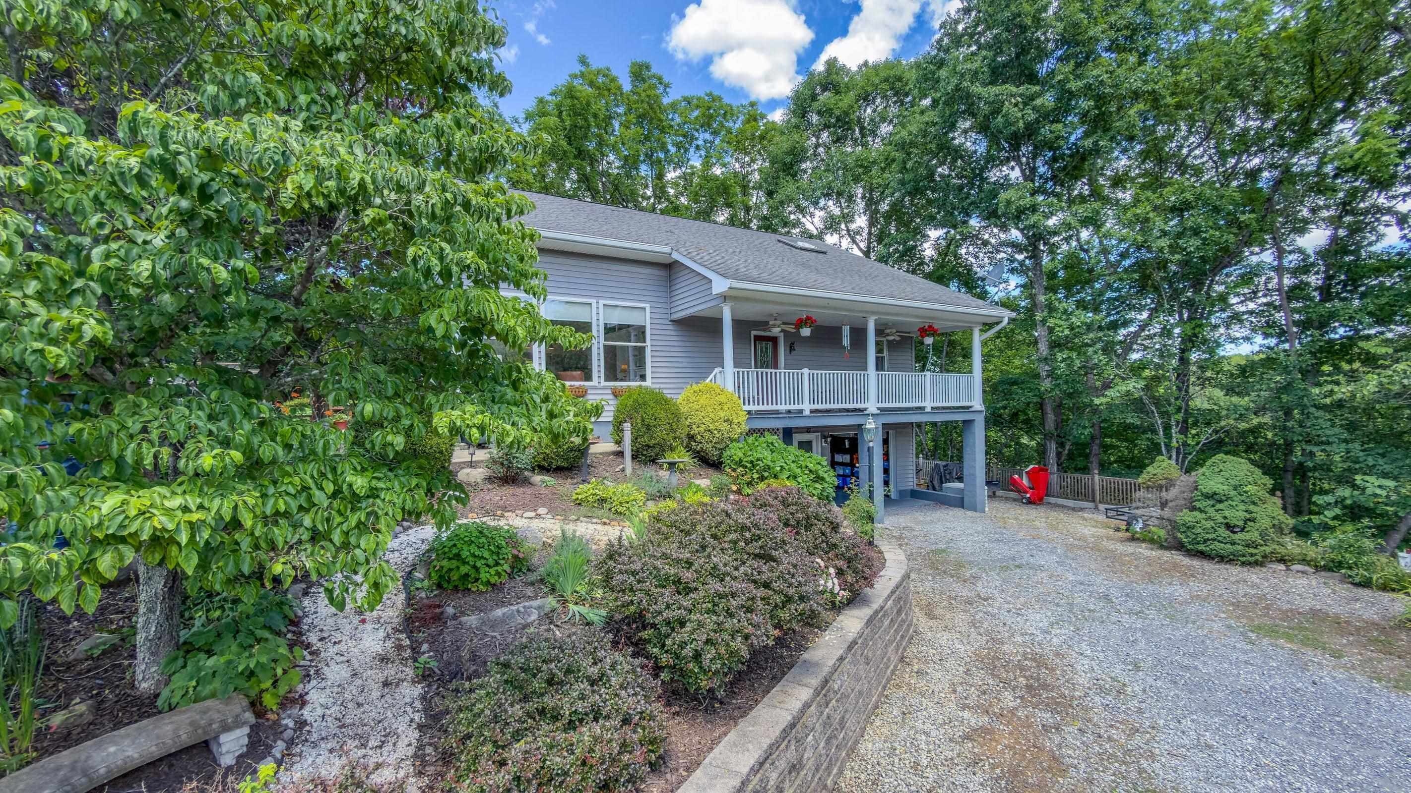 40 WEAVERS WAY, BUENA VISTA, Virginia 24416, 3 Bedrooms Bedrooms, ,4 BathroomsBathrooms,Residential,40 Weavers Way Buena Vista, VA 24416,40 WEAVERS WAY,679179 MLS # 679179 40 WEAVERS WAY, BUENA VISTA, Virginia 24416, 3 Bedrooms Bedrooms, ,4 BathroomsBathrooms,Residential,40 Weavers Way Buena Vista, VA 24416,40 WEAVERS WAY,679179 MLS # 679179