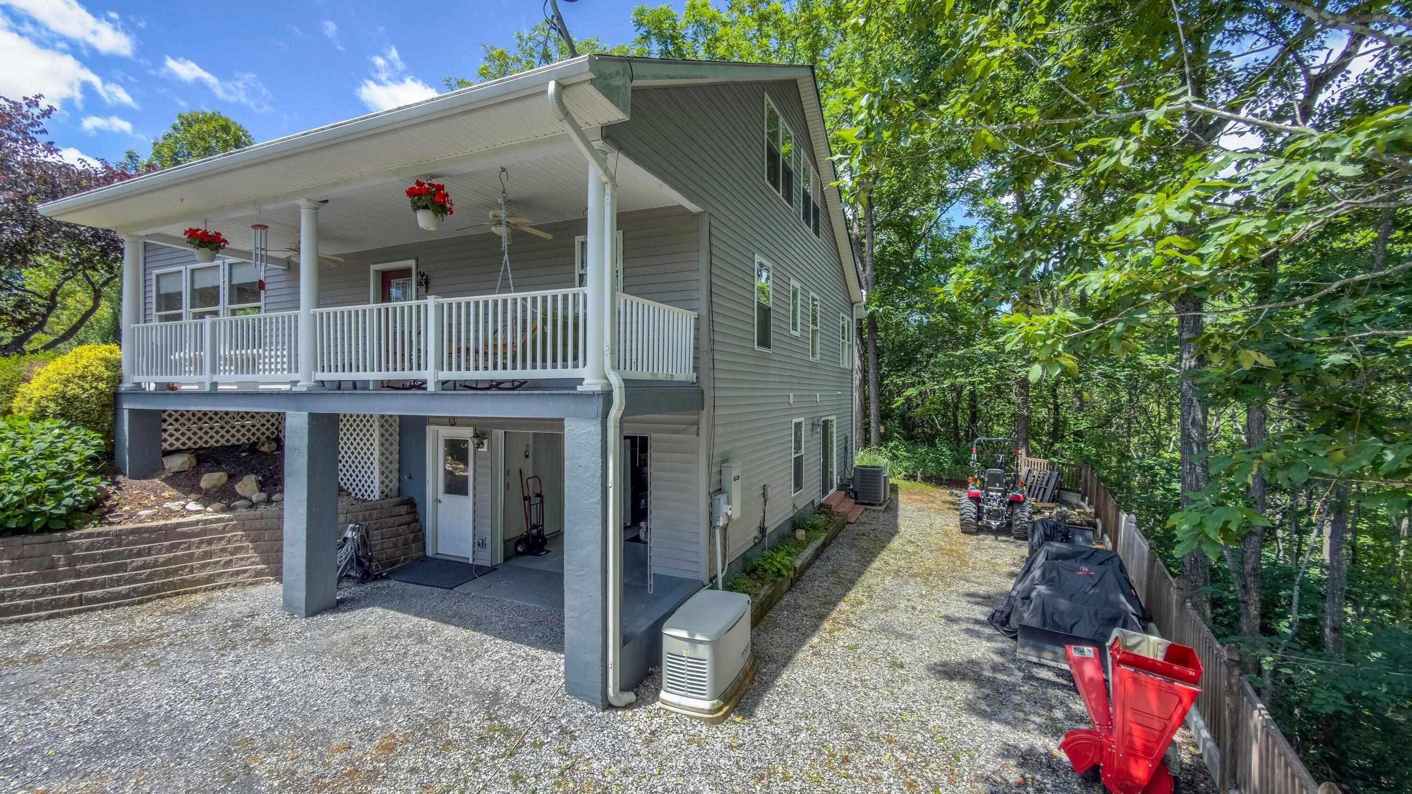 40 WEAVERS WAY, BUENA VISTA, Virginia 24416, 3 Bedrooms Bedrooms, ,4 BathroomsBathrooms,Residential,40 Weavers Way Buena Vista, VA 24416,40 WEAVERS WAY,679179 MLS # 679179 40 WEAVERS WAY, BUENA VISTA, Virginia 24416, 3 Bedrooms Bedrooms, ,4 BathroomsBathrooms,Residential,40 Weavers Way Buena Vista, VA 24416,40 WEAVERS WAY,679179 MLS # 679179