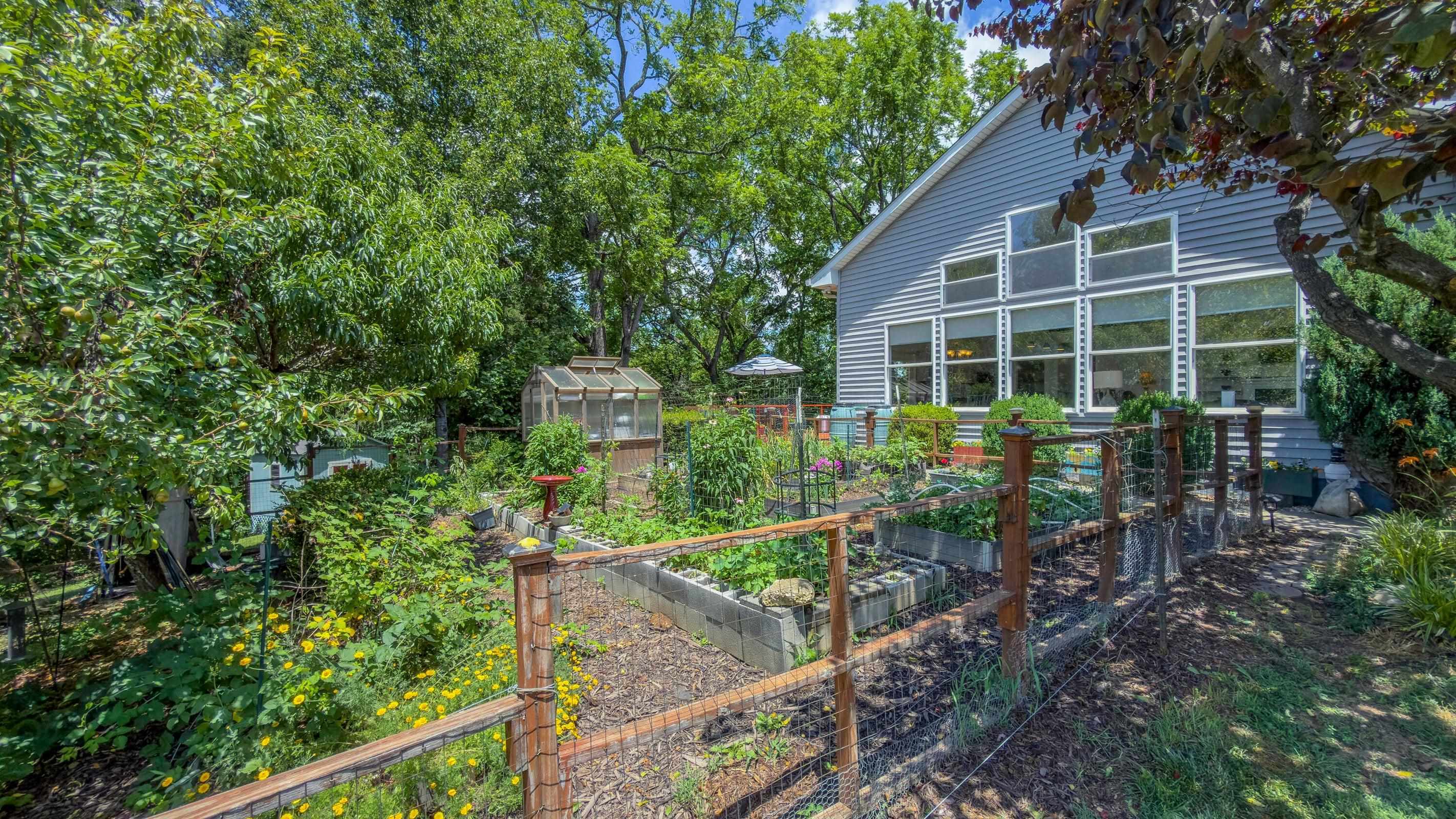 40 WEAVERS WAY, BUENA VISTA, Virginia 24416, 3 Bedrooms Bedrooms, ,4 BathroomsBathrooms,Residential,40 Weavers Way Buena Vista, VA 24416,40 WEAVERS WAY,679179 MLS # 679179 40 WEAVERS WAY, BUENA VISTA, Virginia 24416, 3 Bedrooms Bedrooms, ,4 BathroomsBathrooms,Residential,40 Weavers Way Buena Vista, VA 24416,40 WEAVERS WAY,679179 MLS # 679179