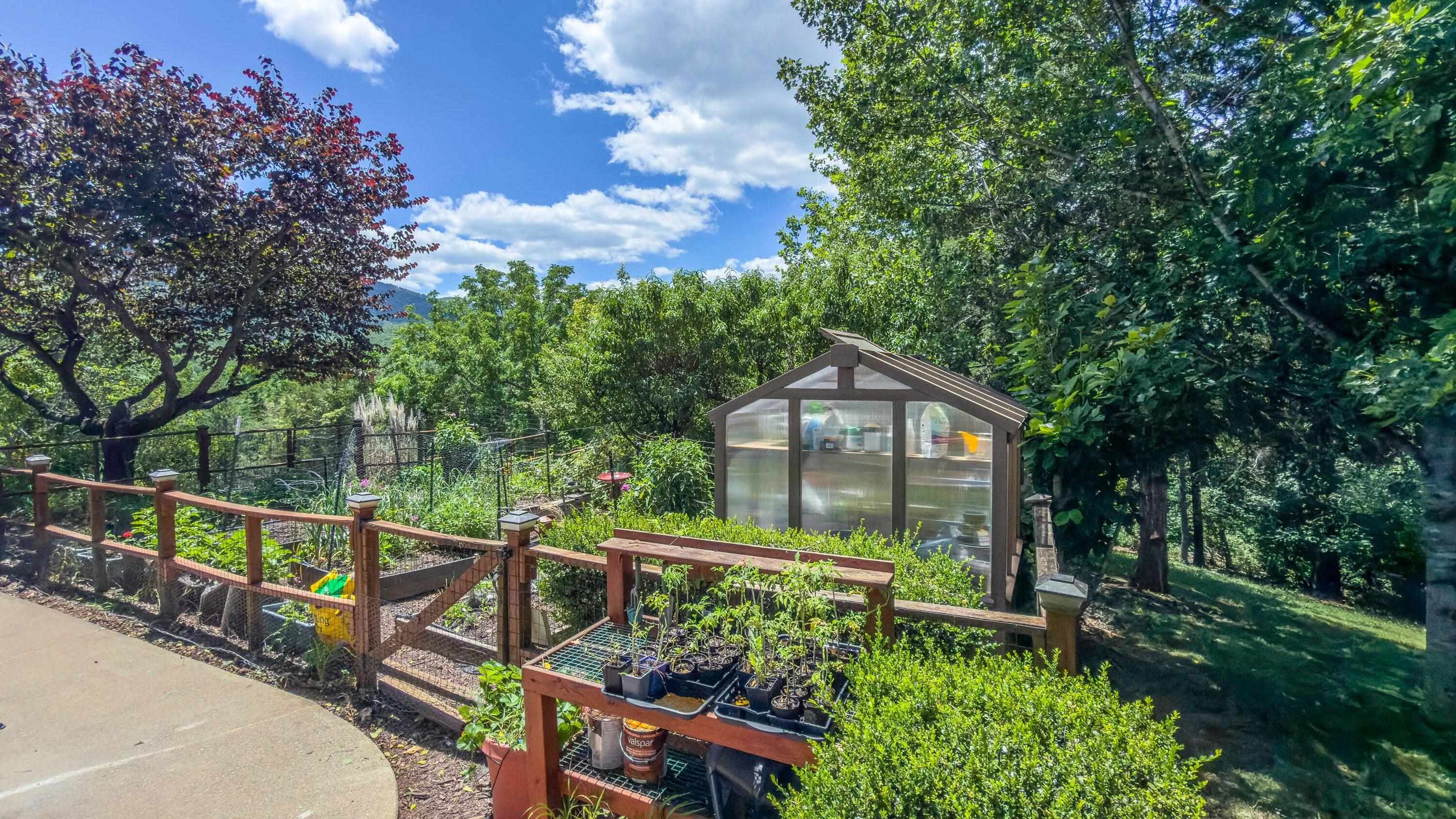 40 WEAVERS WAY, BUENA VISTA, Virginia 24416, 3 Bedrooms Bedrooms, ,4 BathroomsBathrooms,Residential,40 Weavers Way Buena Vista, VA 24416,40 WEAVERS WAY,679179 MLS # 679179 40 WEAVERS WAY, BUENA VISTA, Virginia 24416, 3 Bedrooms Bedrooms, ,4 BathroomsBathrooms,Residential,40 Weavers Way Buena Vista, VA 24416,40 WEAVERS WAY,679179 MLS # 679179