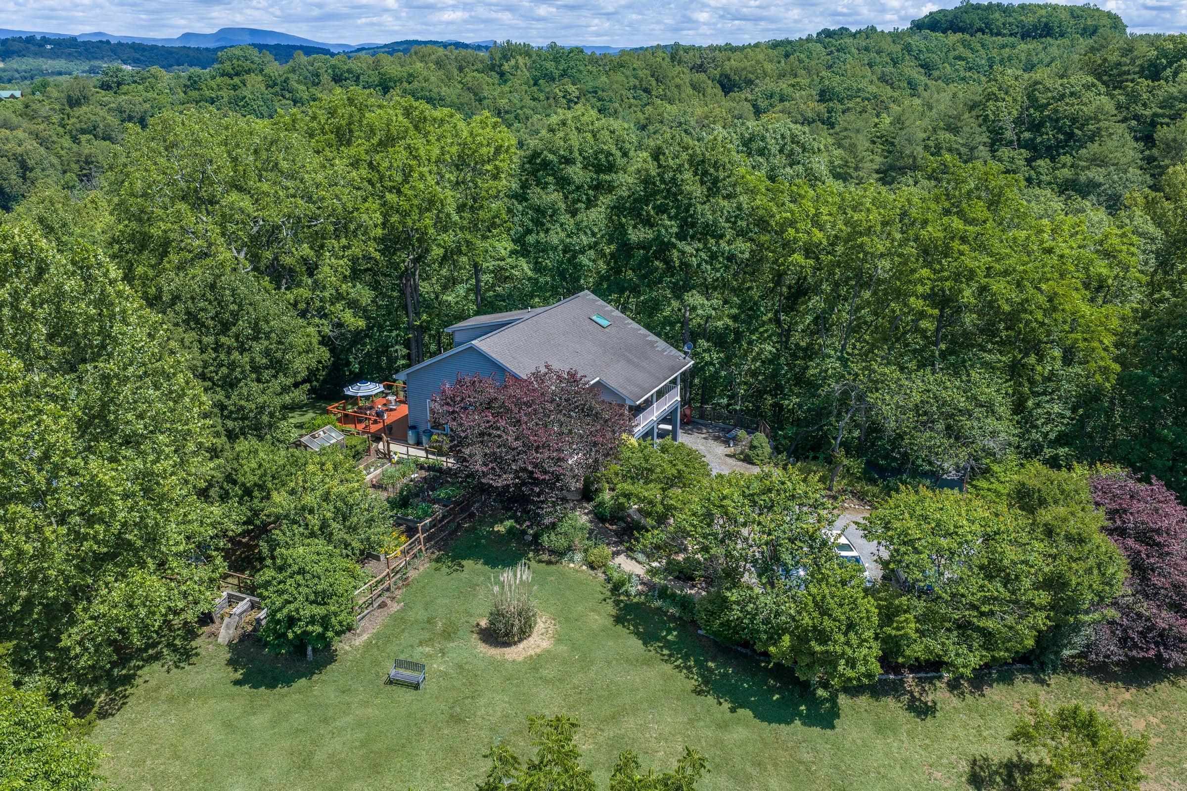 40 WEAVERS WAY, BUENA VISTA, Virginia 24416, 3 Bedrooms Bedrooms, ,4 BathroomsBathrooms,Residential,40 Weavers Way Buena Vista, VA 24416,40 WEAVERS WAY,679179 MLS # 679179 40 WEAVERS WAY, BUENA VISTA, Virginia 24416, 3 Bedrooms Bedrooms, ,4 BathroomsBathrooms,Residential,40 Weavers Way Buena Vista, VA 24416,40 WEAVERS WAY,679179 MLS # 679179