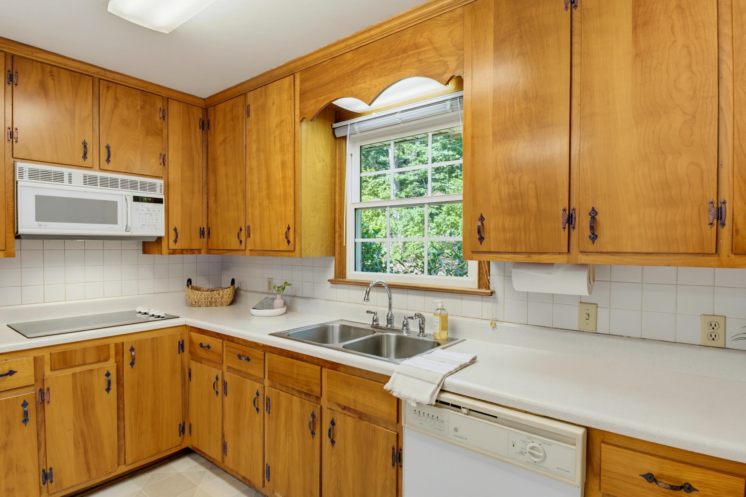 668 MILLER SCHOOL RD, CHARLOTTESVILLE, Virginia 22903, 3 Bedrooms Bedrooms, ,2 BathroomsBathrooms,Residential,668 MILLER SCHOOL RD,679186 MLS # 679186 668 MILLER SCHOOL RD, CHARLOTTESVILLE, Virginia 22903, 3 Bedrooms Bedrooms, ,2 BathroomsBathrooms,Residential,668 MILLER SCHOOL RD,679186 MLS # 679186