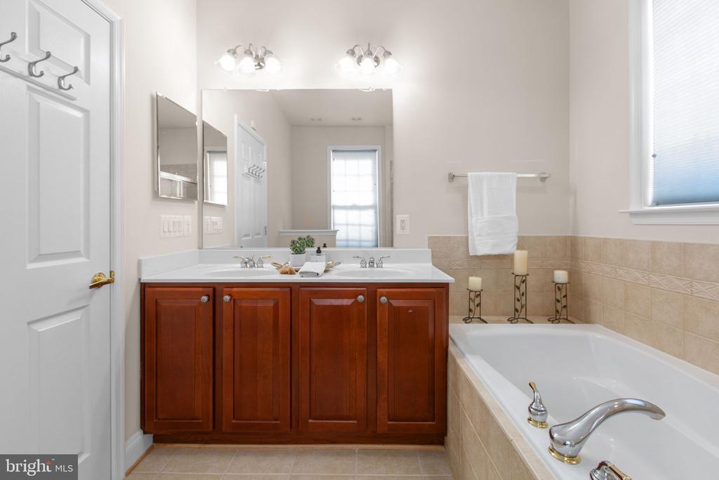 5705 W KESSLERS XING, FREDERICKSBURG, Virginia 22407, 4 Bedrooms Bedrooms, ,3 BathroomsBathrooms,Residential,5705 W KESSLERS XING,VASP2043426 MLS # VASP2043426 5705 W KESSLERS XING, FREDERICKSBURG, Virginia 22407, 4 Bedrooms Bedrooms, ,3 BathroomsBathrooms,Residential,5705 W KESSLERS XING,VASP2043426 MLS # VASP2043426