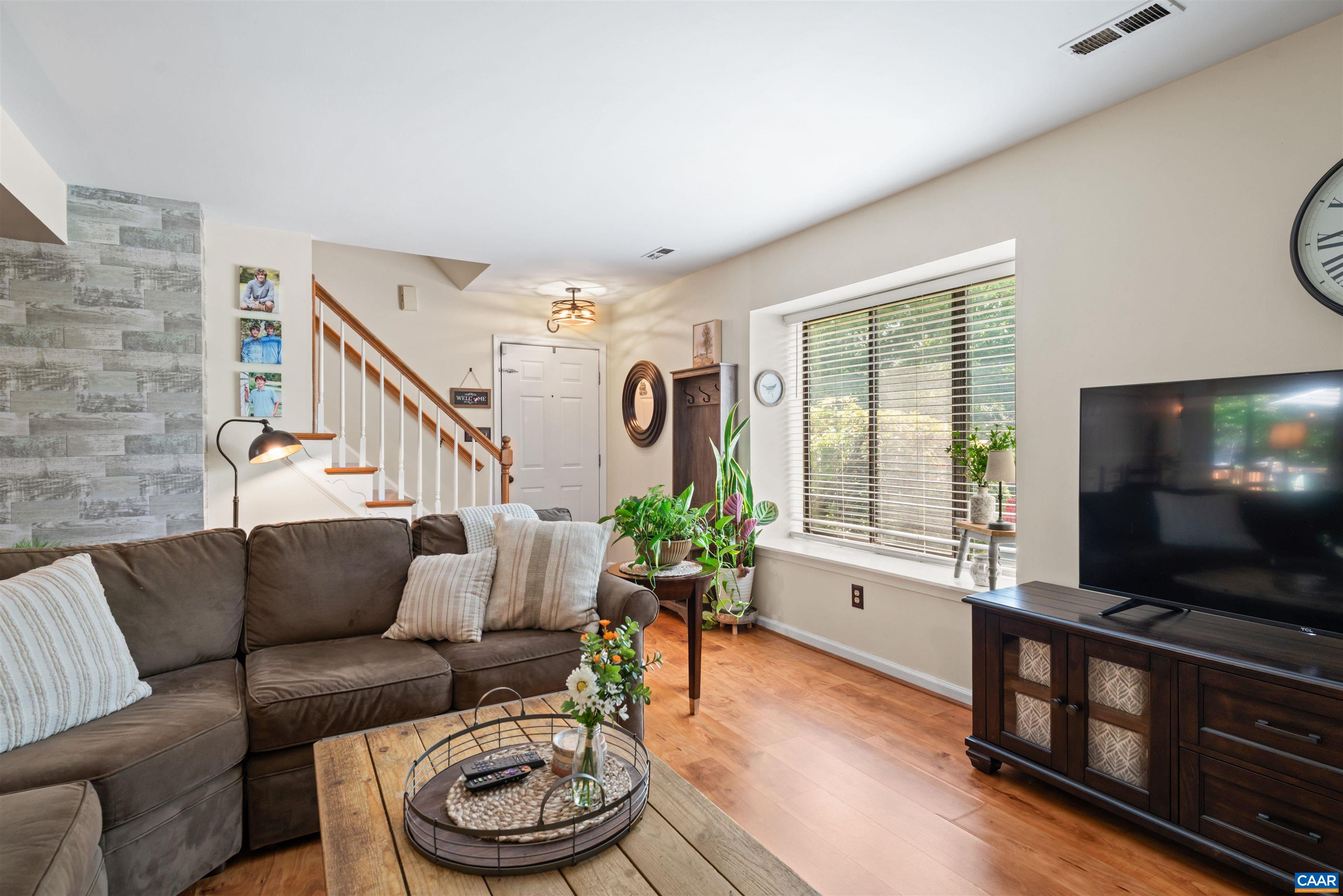 7 RIDGEVIEW CIR, CHARLOTTESVILLE, Virginia 22902, 3 Bedrooms Bedrooms, ,2 BathroomsBathrooms,Residential,7 RIDGEVIEW CIR,679149 MLS # 679149 7 RIDGEVIEW CIR, CHARLOTTESVILLE, Virginia 22902, 3 Bedrooms Bedrooms, ,2 BathroomsBathrooms,Residential,7 RIDGEVIEW CIR,679149 MLS # 679149