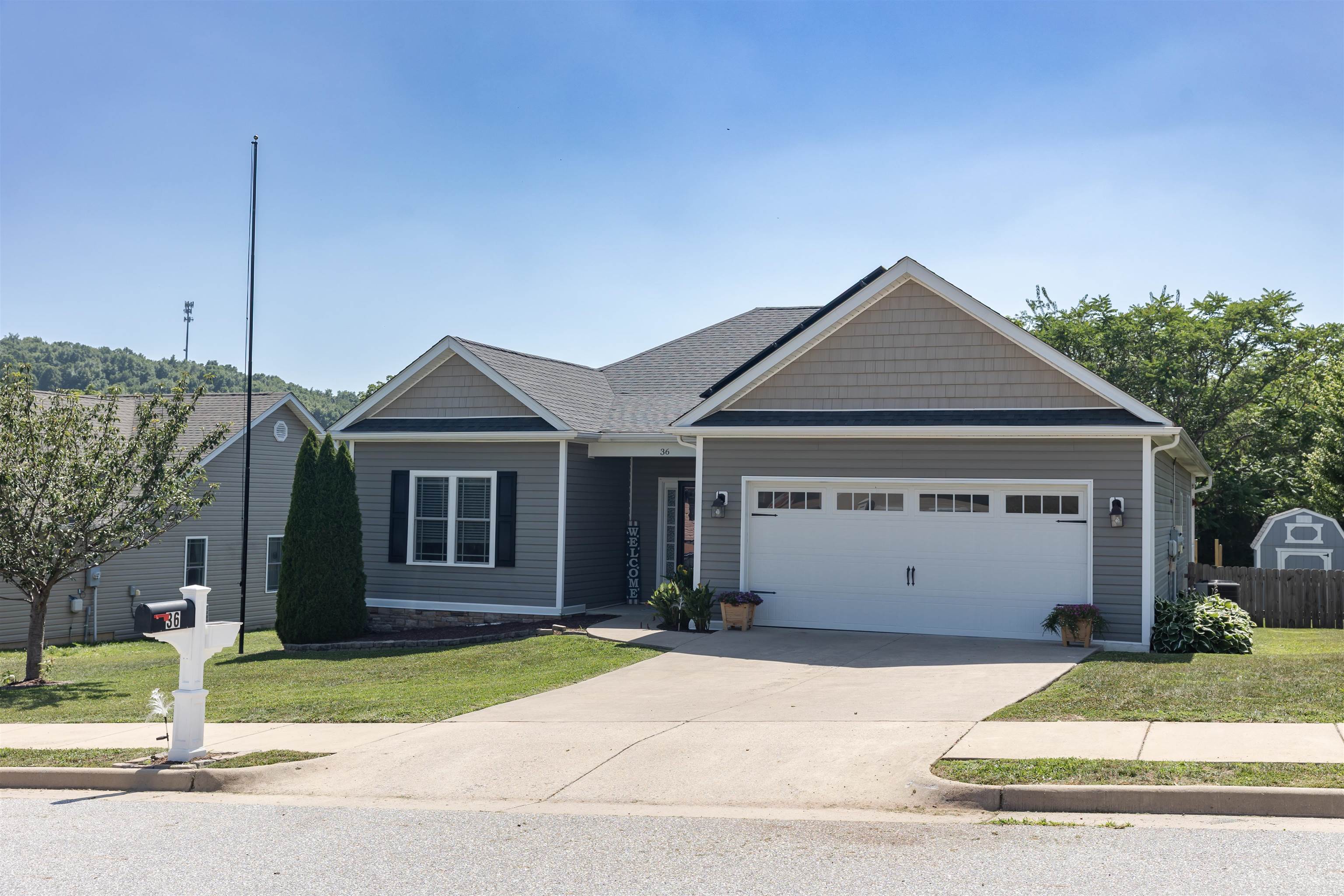 36 HULL HILLS LN, STAUNTON, Virginia 24401, 3 Bedrooms Bedrooms, ,2 BathroomsBathrooms,Residential,36 HULL HILLS LN,679205 MLS # 679205 36 HULL HILLS LN, STAUNTON, Virginia 24401, 3 Bedrooms Bedrooms, ,2 BathroomsBathrooms,Residential,36 HULL HILLS LN,679205 MLS # 679205