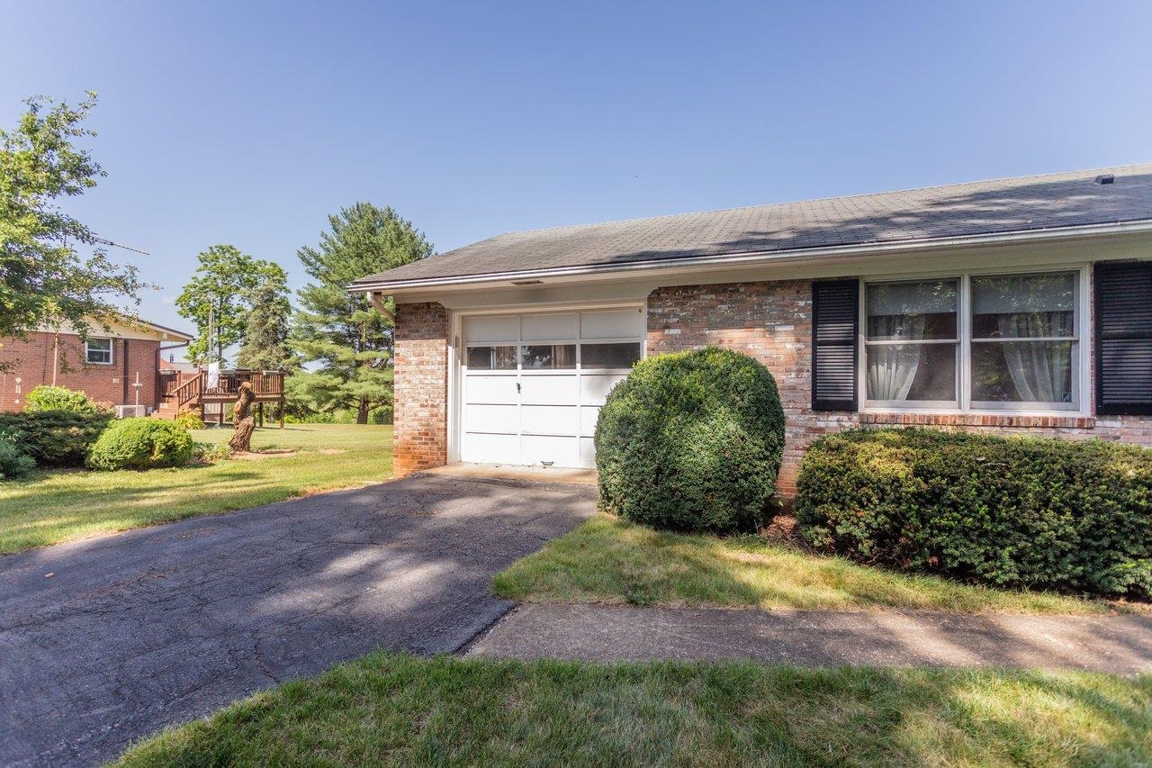 6765 VISTA HEIGHTS RD, BRIDGEWATER, Virginia 22812, 4 Bedrooms Bedrooms, ,2 BathroomsBathrooms,Residential,6765 VISTA HEIGHTS RD,679211 MLS # 679211 6765 VISTA HEIGHTS RD, BRIDGEWATER, Virginia 22812, 4 Bedrooms Bedrooms, ,2 BathroomsBathrooms,Residential,6765 VISTA HEIGHTS RD,679211 MLS # 679211