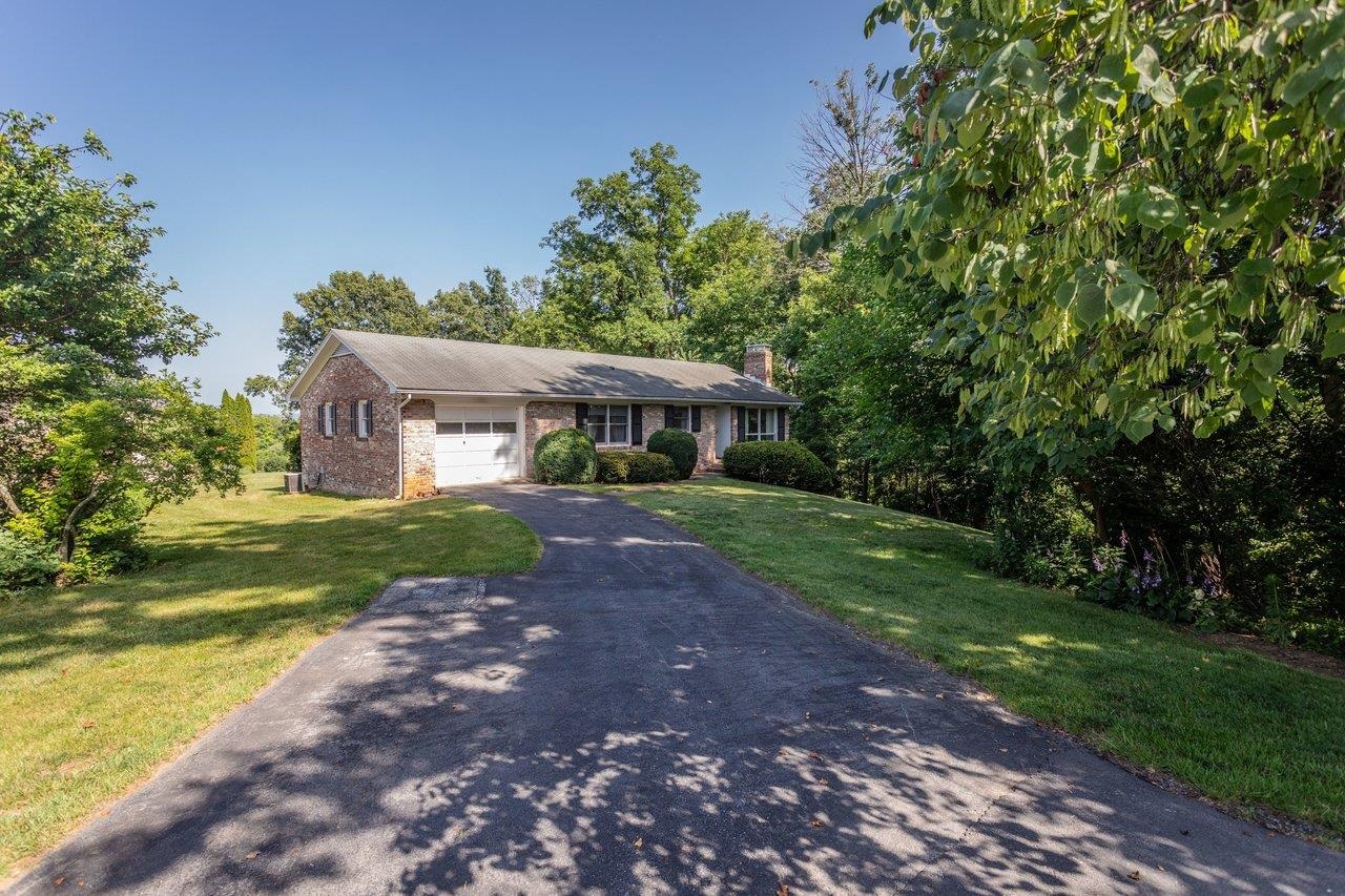 6765 VISTA HEIGHTS RD, BRIDGEWATER, Virginia 22812, 4 Bedrooms Bedrooms, ,2 BathroomsBathrooms,Residential,6765 VISTA HEIGHTS RD,679211 MLS # 679211 6765 VISTA HEIGHTS RD, BRIDGEWATER, Virginia 22812, 4 Bedrooms Bedrooms, ,2 BathroomsBathrooms,Residential,6765 VISTA HEIGHTS RD,679211 MLS # 679211