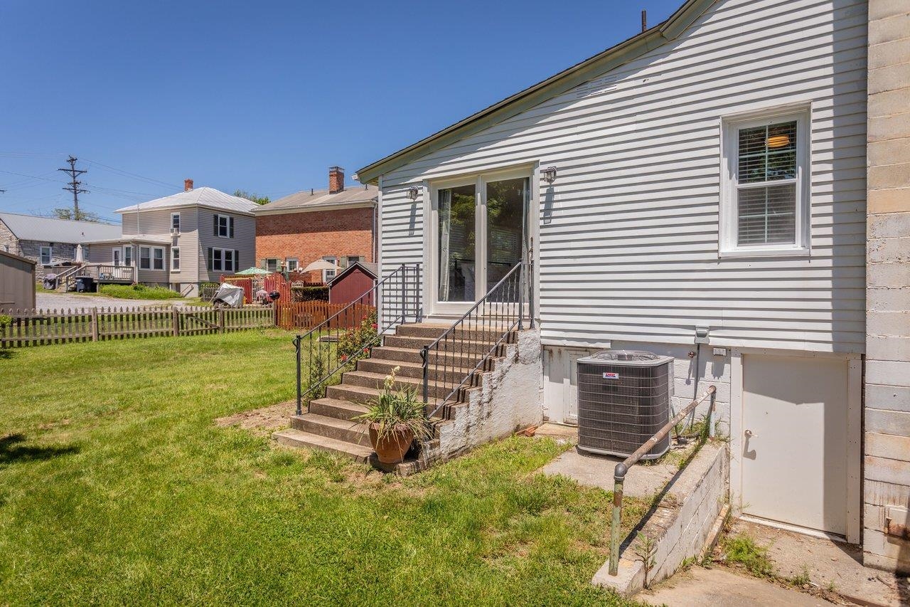 131 S WILLOW ST, HARRISONBURG, Virginia 22801, 4 Bedrooms Bedrooms, ,2 BathroomsBathrooms,Residential,131 S WILLOW ST,679215 MLS # 679215 131 S WILLOW ST, HARRISONBURG, Virginia 22801, 4 Bedrooms Bedrooms, ,2 BathroomsBathrooms,Residential,131 S WILLOW ST,679215 MLS # 679215