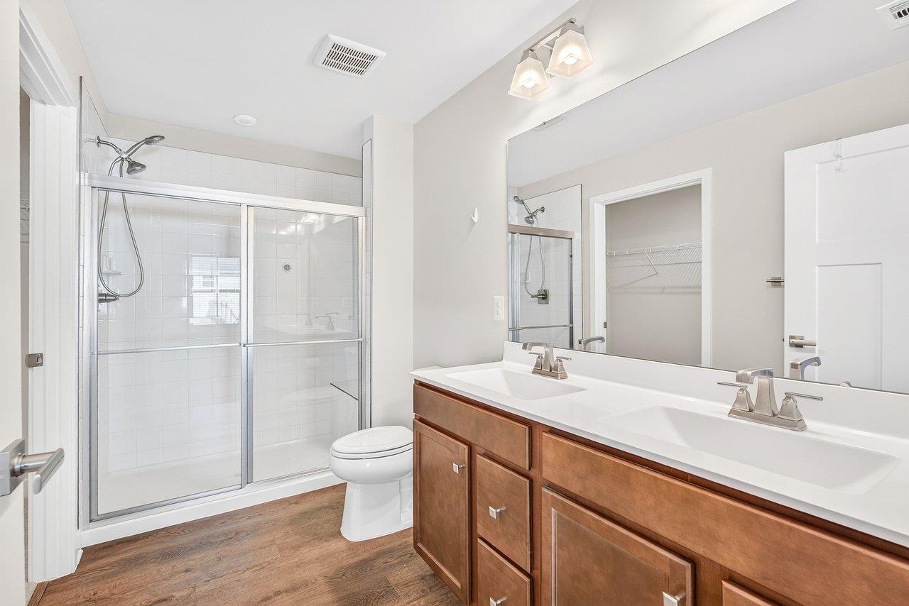 *has double sinks and a 5' shower with a hand held shower faucet *has double sinks and a 5' shower with a hand held shower faucet