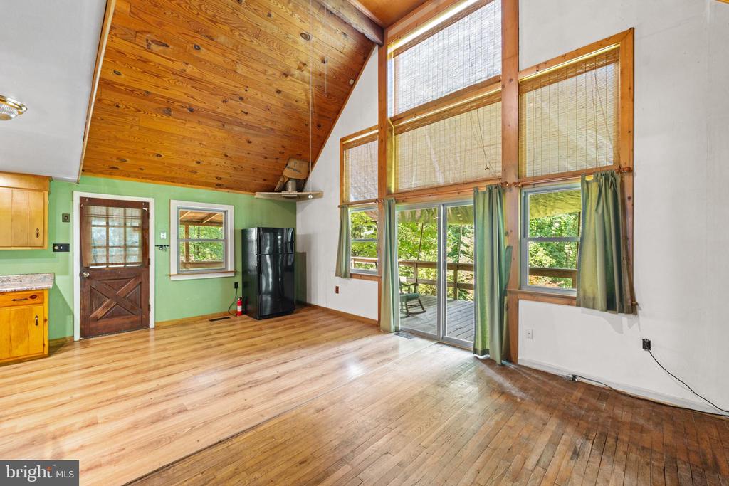 101 MIDDLE RIVER RIDGE ROAD, STANARDSVILLE, Virginia 22973, 3 Bedrooms Bedrooms, ,1 BathroomBathrooms,Residential,101 MIDDLE RIVER RIDGE ROAD,VAMA2002832 MLS # VAMA2002832
