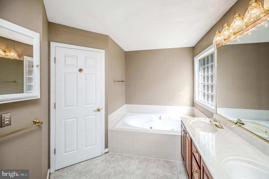403 GOLD VALLEY RD, LOCUST GROVE, Virginia 22508, 4 Bedrooms Bedrooms, ,3 BathroomsBathrooms,Residential,403 GOLD VALLEY RD,VAOR2014674 MLS # VAOR2014674 403 GOLD VALLEY RD, LOCUST GROVE, Virginia 22508, 4 Bedrooms Bedrooms, ,3 BathroomsBathrooms,Residential,403 GOLD VALLEY RD,VAOR2014674 MLS # VAOR2014674
