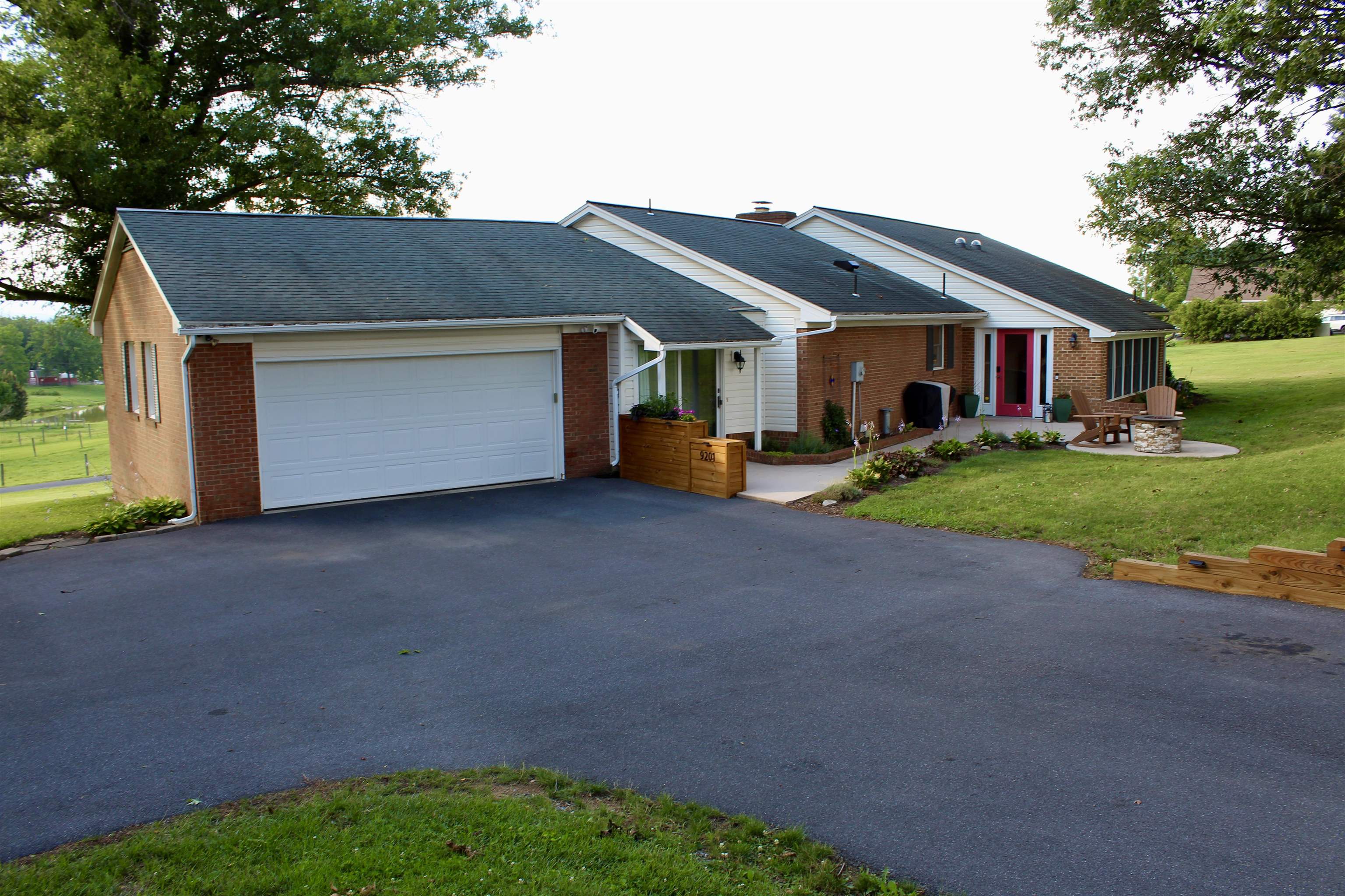 9201 CENTERVILLE RD, BRIDGEWATER, Virginia 22812, 3 Bedrooms Bedrooms, ,2 BathroomsBathrooms,Residential,9201 CENTERVILLE RD,679231 MLS # 679231