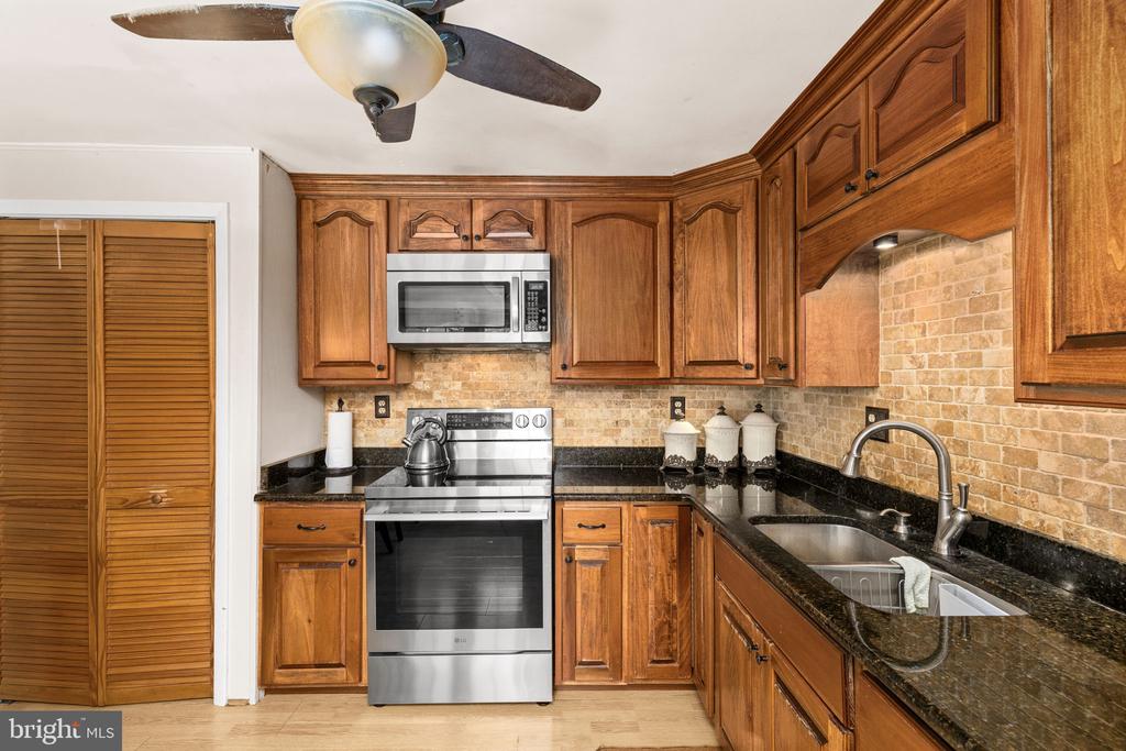 8 POND CIR, FREDERICKSBURG, Virginia 22407, 4 Bedrooms Bedrooms, ,2 BathroomsBathrooms,Residential,BREEZEWOOD,8 POND CIR,VASP2043234 MLS # VASP2043234 8 POND CIR, FREDERICKSBURG, Virginia 22407, 4 Bedrooms Bedrooms, ,2 BathroomsBathrooms,Residential,BREEZEWOOD,8 POND CIR,VASP2043234 MLS # VASP2043234