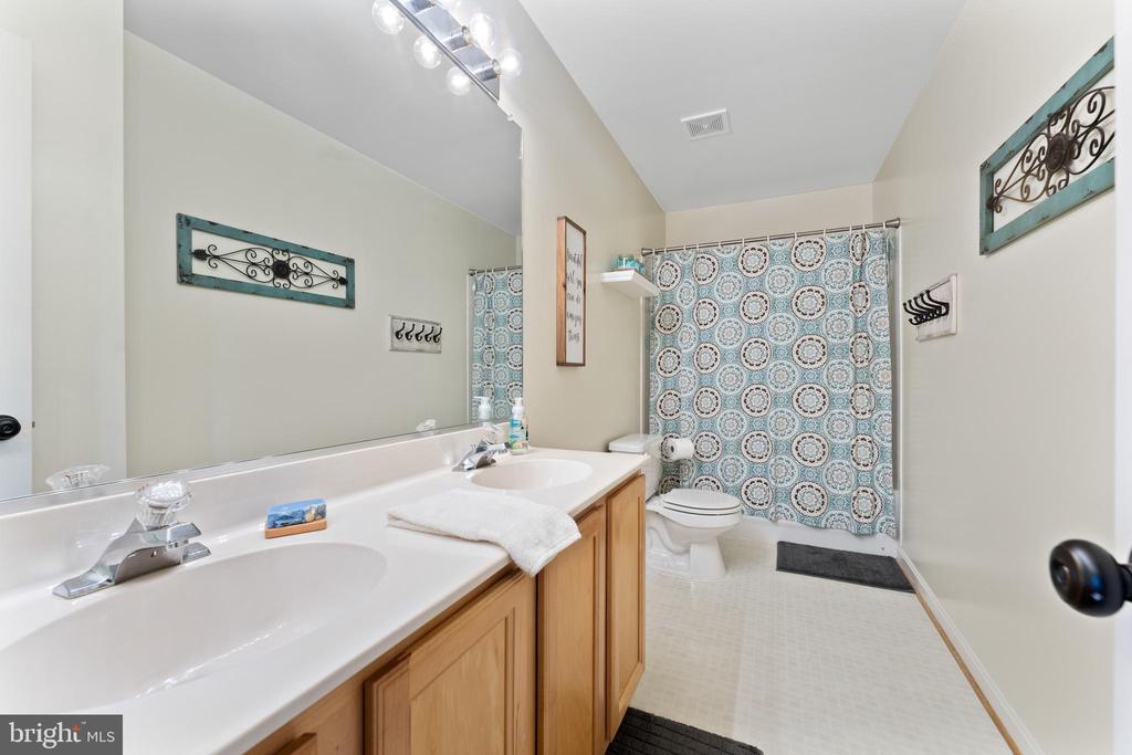 9901 ASHMEADE CT, FREDERICKSBURG, Virginia 22407, 5 Bedrooms Bedrooms, ,3 BathroomsBathrooms,Residential,FOX POINT HOA,9901 ASHMEADE CT,VASP2043566 MLS # VASP2043566 9901 ASHMEADE CT, FREDERICKSBURG, Virginia 22407, 5 Bedrooms Bedrooms, ,3 BathroomsBathrooms,Residential,FOX POINT HOA,9901 ASHMEADE CT,VASP2043566 MLS # VASP2043566