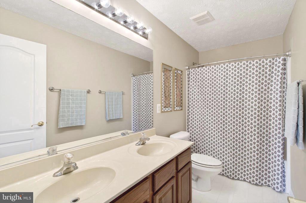 1036 VIRGINIA AVE, CULPEPER, Virginia 22701, 4 Bedrooms Bedrooms, ,2 BathroomsBathrooms,Residential,1036 VIRGINIA AVE,VACU2014388 MLS # VACU2014388 1036 VIRGINIA AVE, CULPEPER, Virginia 22701, 4 Bedrooms Bedrooms, ,2 BathroomsBathrooms,Residential,1036 VIRGINIA AVE,VACU2014388 MLS # VACU2014388