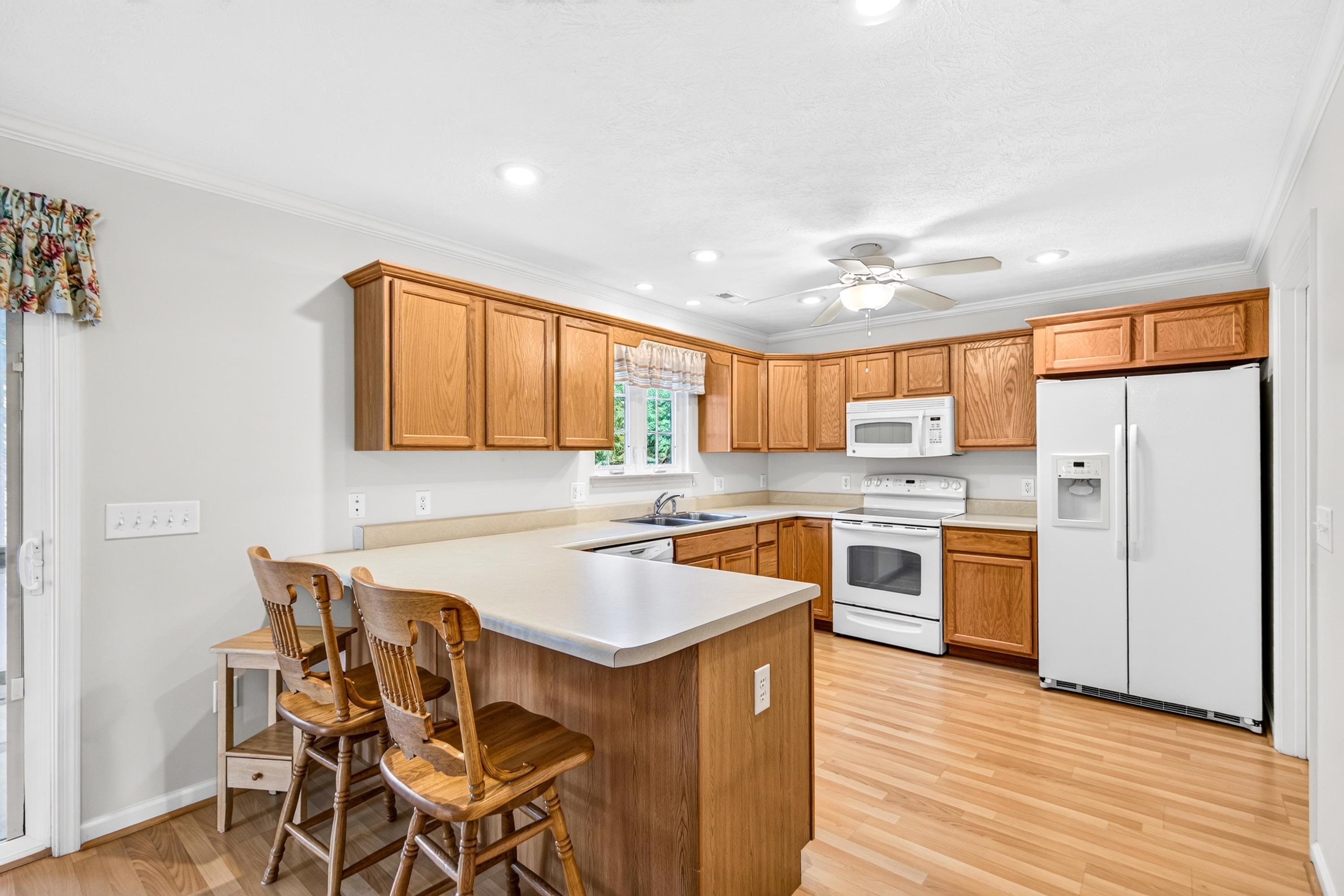 513 HICKORY GROVE CIR, HARRISONBURG, Virginia 22801, 3 Bedrooms Bedrooms, ,2 BathroomsBathrooms,Residential,513 HICKORY GROVE CIR,679258 MLS # 679258