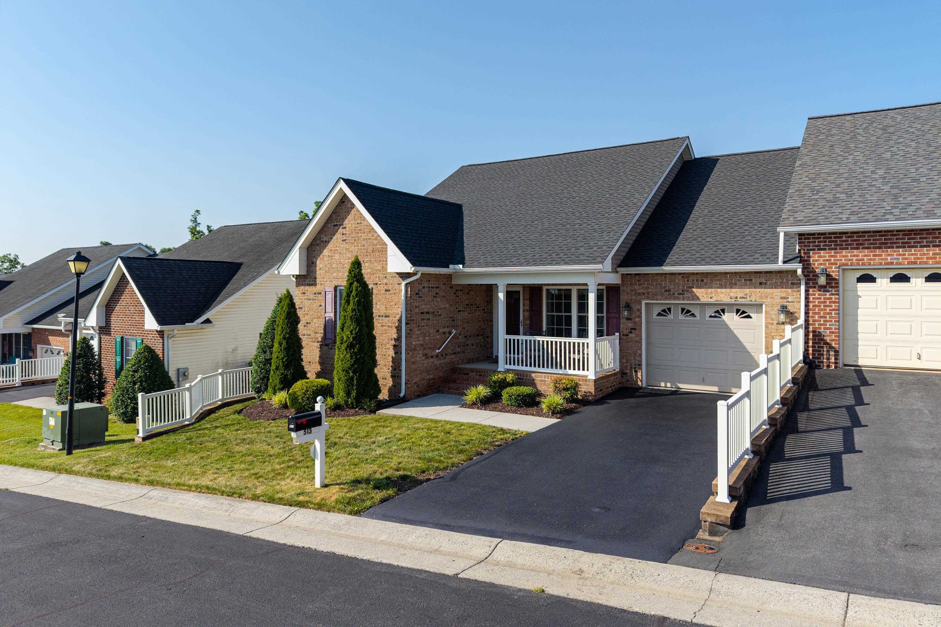 513 HICKORY GROVE CIR, HARRISONBURG, Virginia 22801, 3 Bedrooms Bedrooms, ,2 BathroomsBathrooms,Residential,513 HICKORY GROVE CIR,679258 MLS # 679258