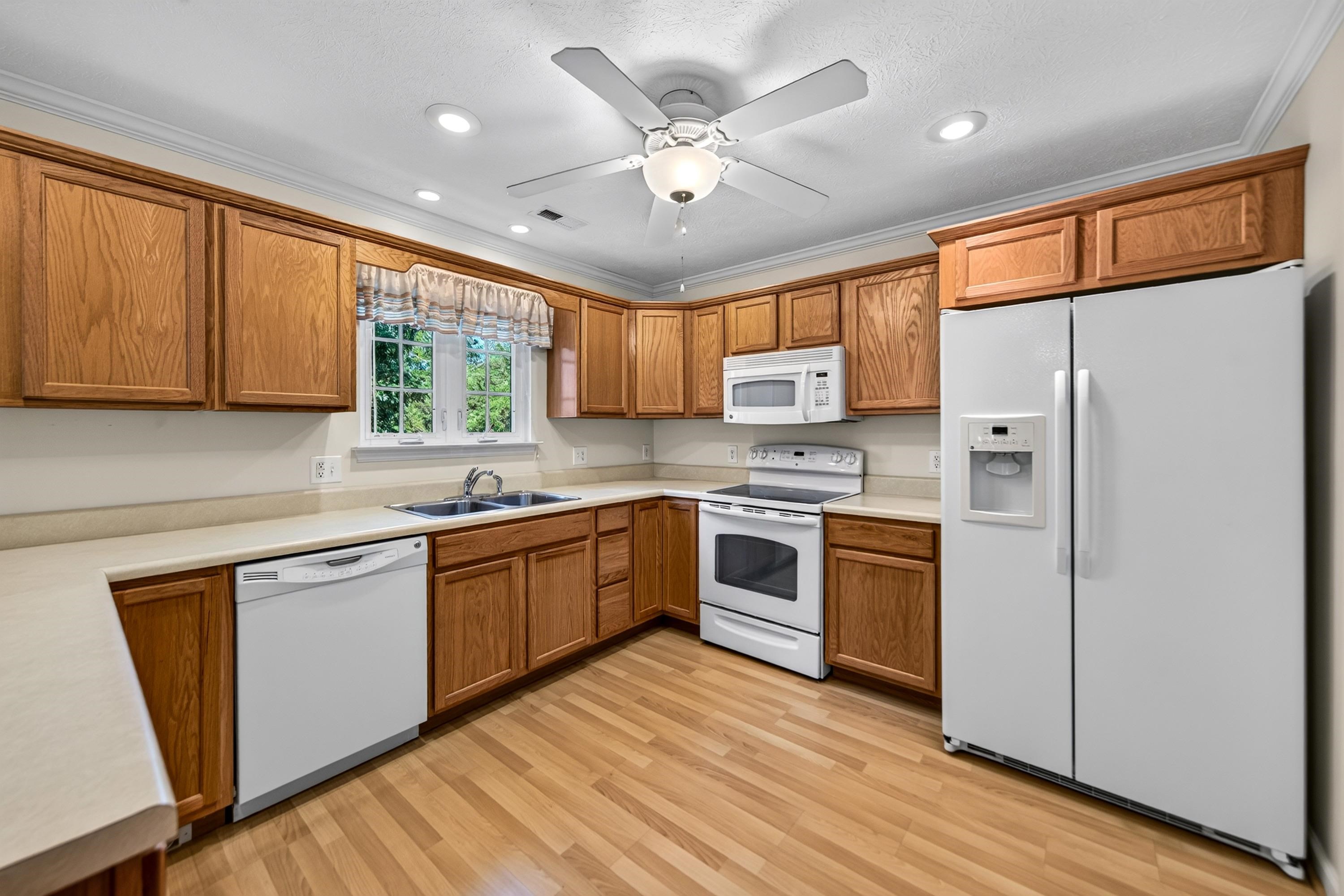 513 HICKORY GROVE CIR, HARRISONBURG, Virginia 22801, 3 Bedrooms Bedrooms, ,2 BathroomsBathrooms,Residential,513 HICKORY GROVE CIR,679258 MLS # 679258