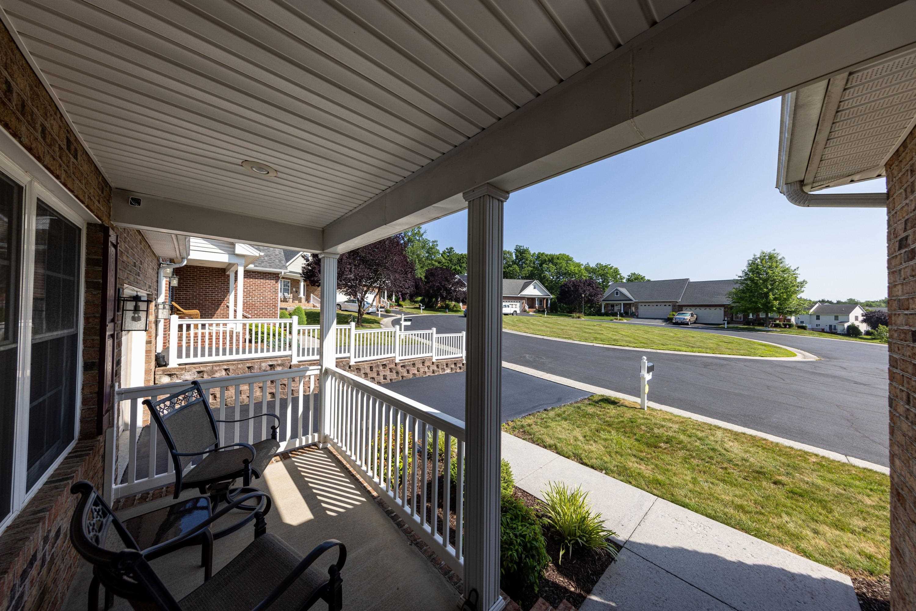 513 HICKORY GROVE CIR, HARRISONBURG, Virginia 22801, 3 Bedrooms Bedrooms, ,2 BathroomsBathrooms,Residential,513 HICKORY GROVE CIR,679258 MLS # 679258