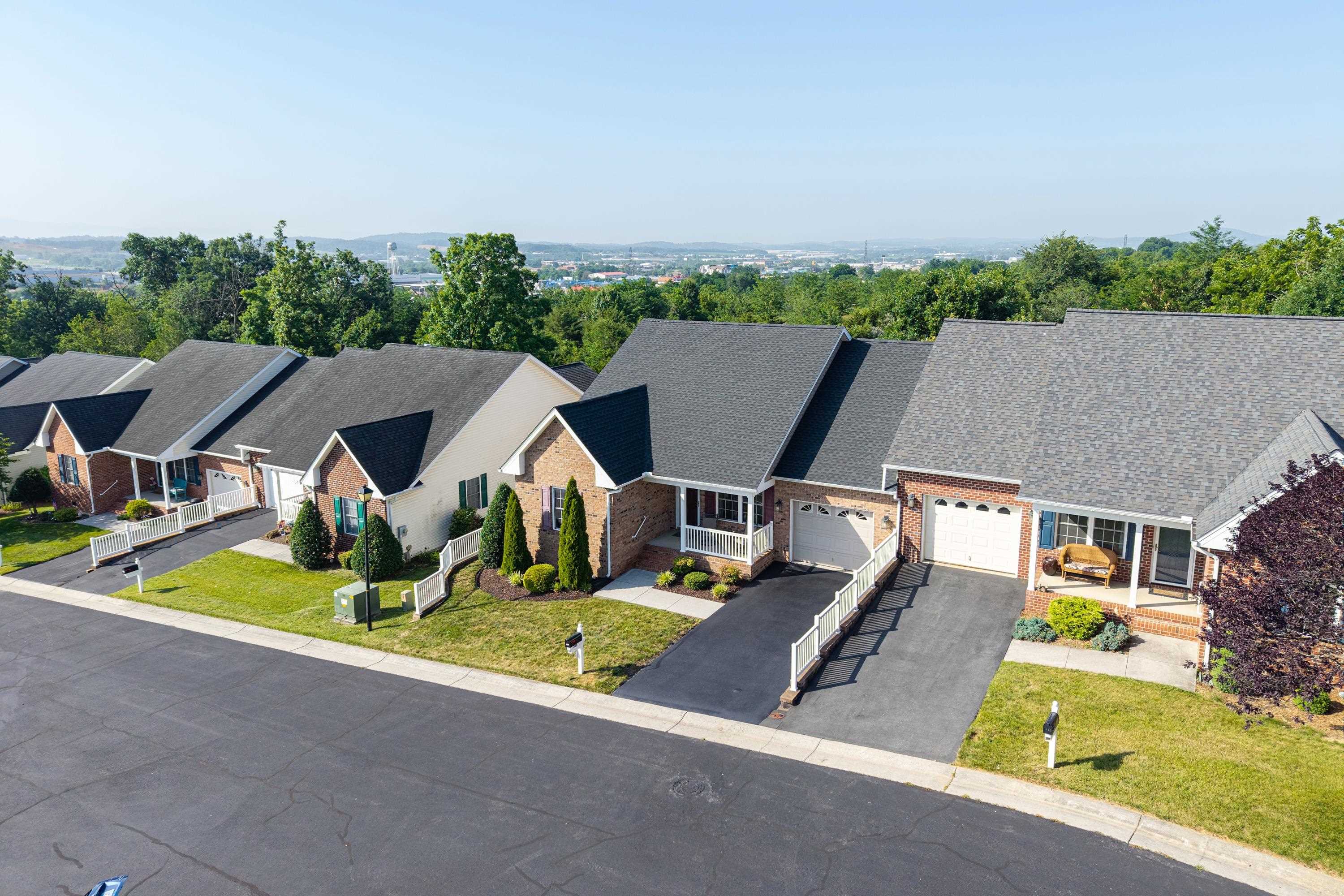 513 HICKORY GROVE CIR, HARRISONBURG, Virginia 22801, 3 Bedrooms Bedrooms, ,2 BathroomsBathrooms,Residential,513 HICKORY GROVE CIR,679258 MLS # 679258