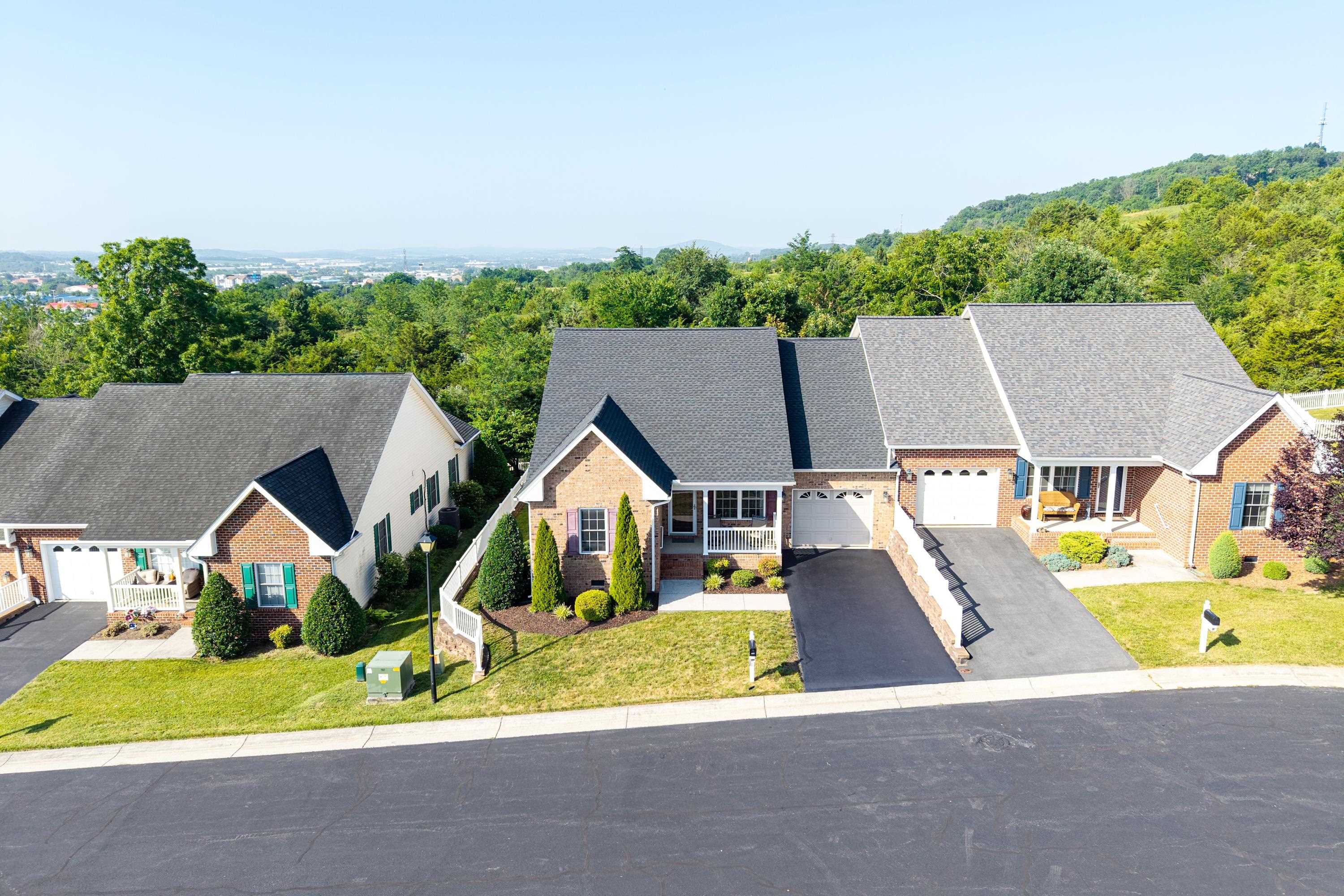 513 HICKORY GROVE CIR, HARRISONBURG, Virginia 22801, 3 Bedrooms Bedrooms, ,2 BathroomsBathrooms,Residential,513 HICKORY GROVE CIR,679258 MLS # 679258